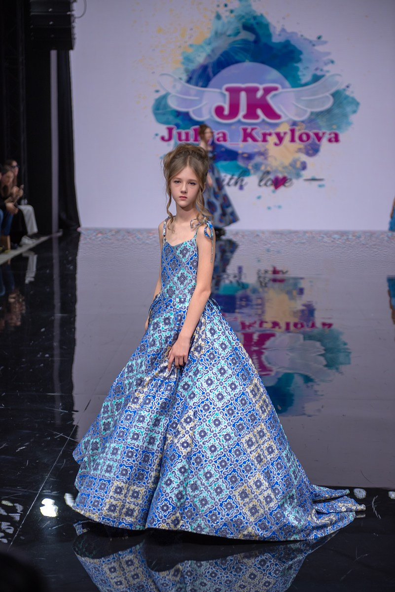 SochiFashionWeek2024 дизайнер Юлия Крылова. Семейный и коммерческий фотограф в Сочи Александр Бодунов