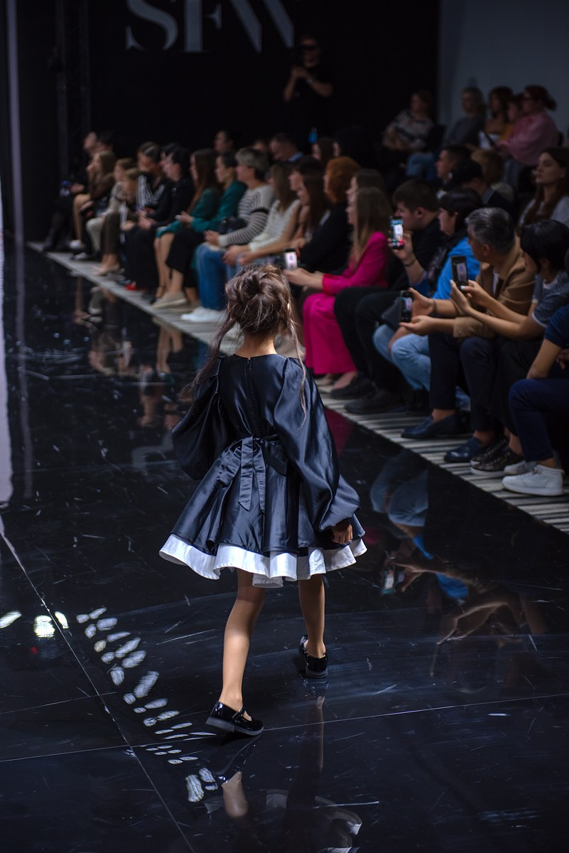 SochiFashionWeek2024 дизайнер Юлия Крылова. Семейный и коммерческий фотограф в Сочи Александр Бодунов