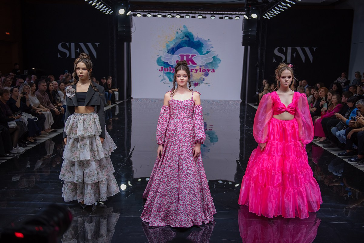SochiFashionWeek2024 дизайнер Юлия Крылова. Семейный и коммерческий фотограф в Сочи Александр Бодунов
