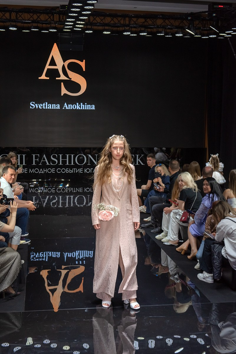 SochiFashionWeek2024 дизайнер Анохина. Семейный и коммерческий фотограф в Сочи Александр Бодунов