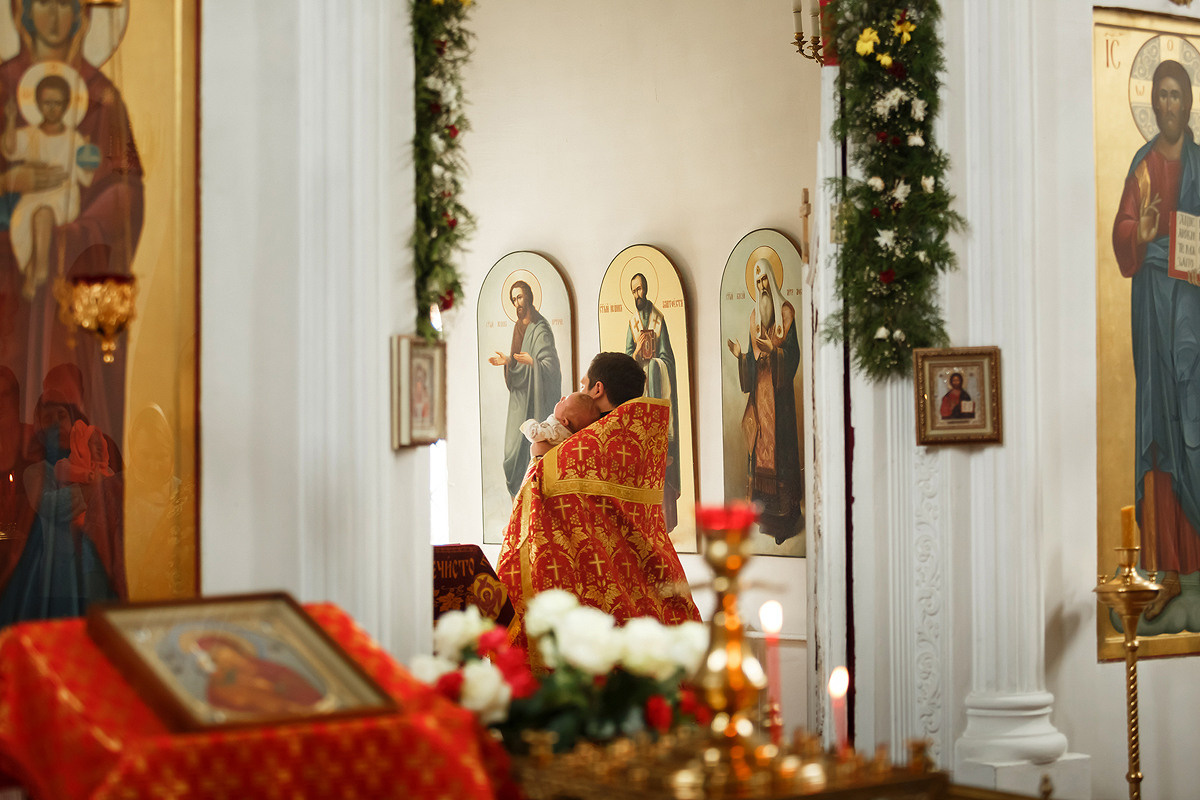 занесение-мальчика-в-алтарь