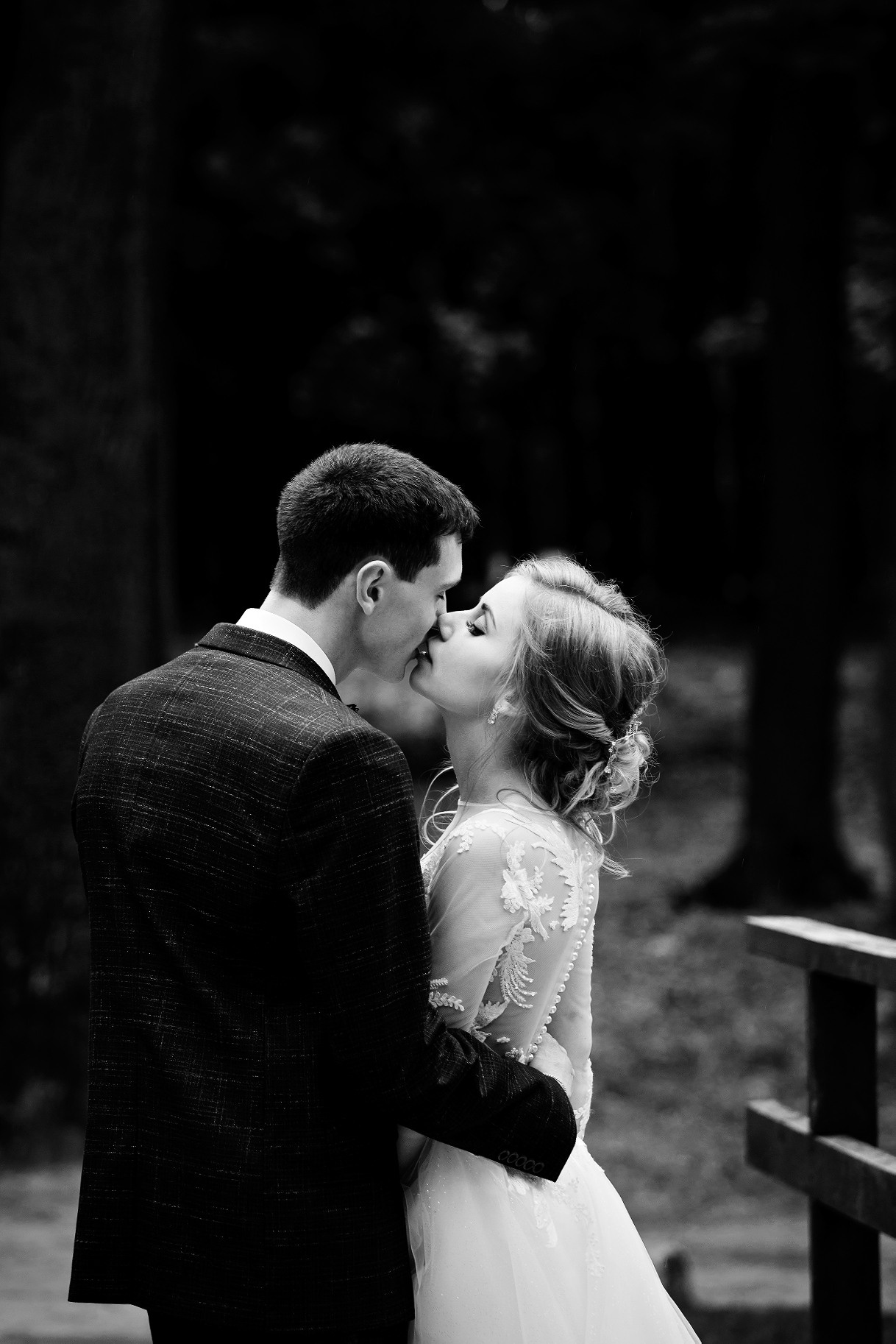 фотограф свадеб в Богородицке, жених и невеста на прогулке