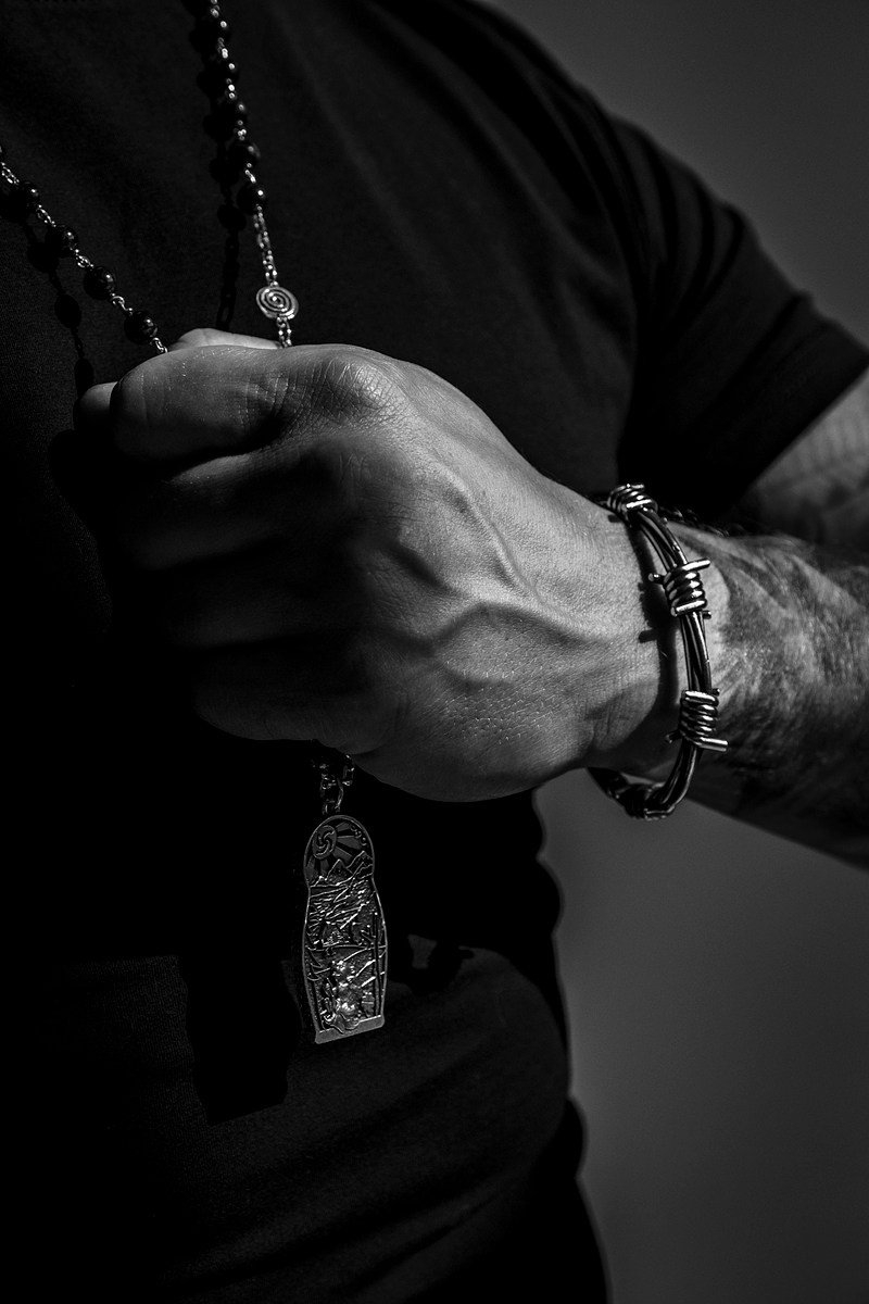 Vecharg (ювелирные украшения). Эротико-драматический фотограф Маруся Скоробогатова