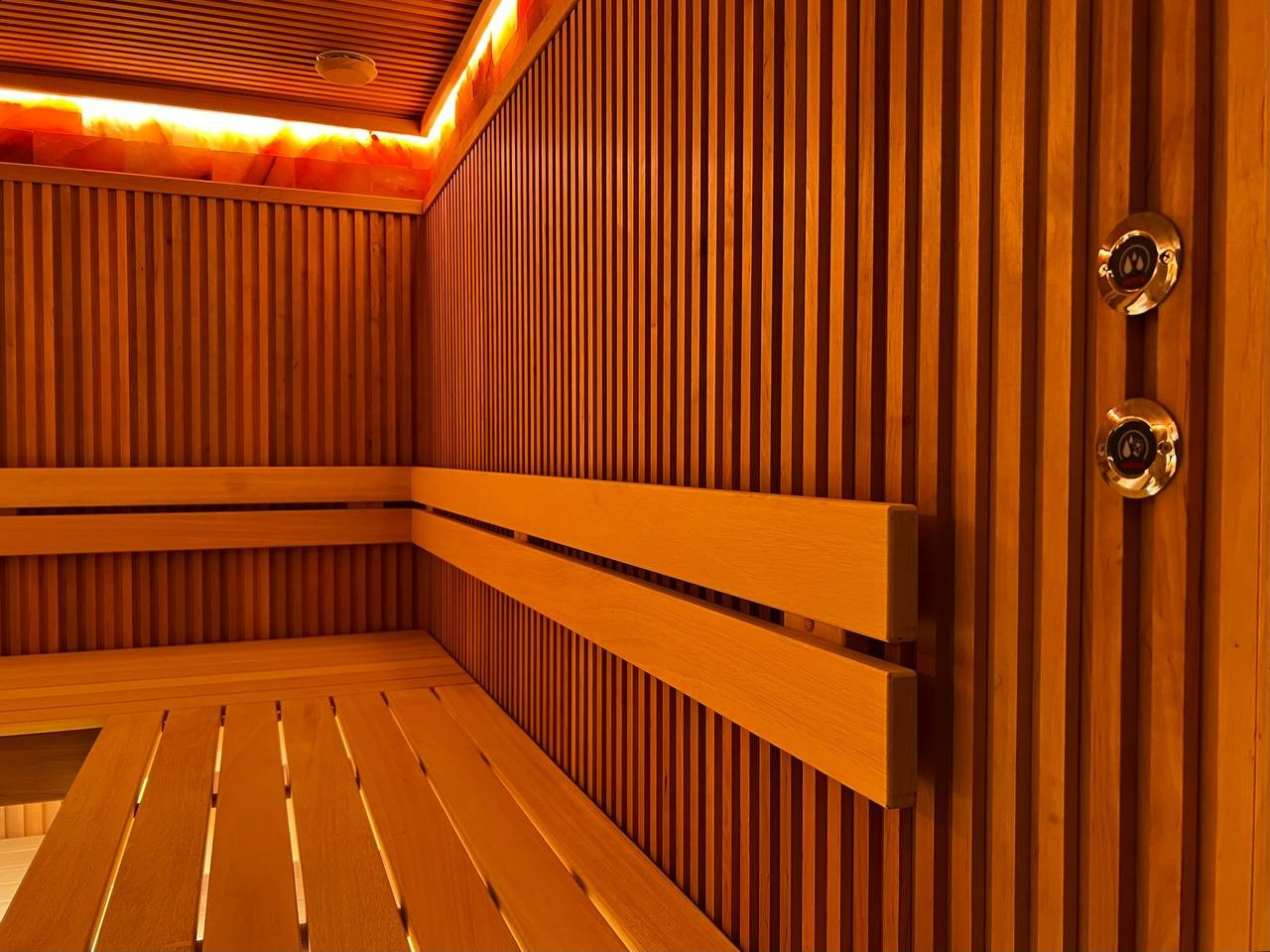 Травяная сауна в общей Спа-зоне клиники. Выполняет индивидуальные задачи, по этому добавлено большое количество гималайской соли и автополив. SaunaTopMasters