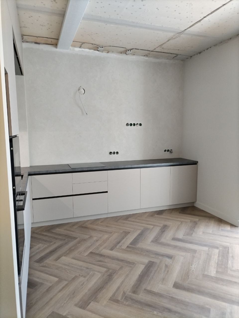 Фото с монтажа |Мебель на заказа: кухни, шкафы и т.д. в Томске. ГУДРУМ — Мебель на заказ в Томске | Кухни | Шкафы | Стулья и Столы