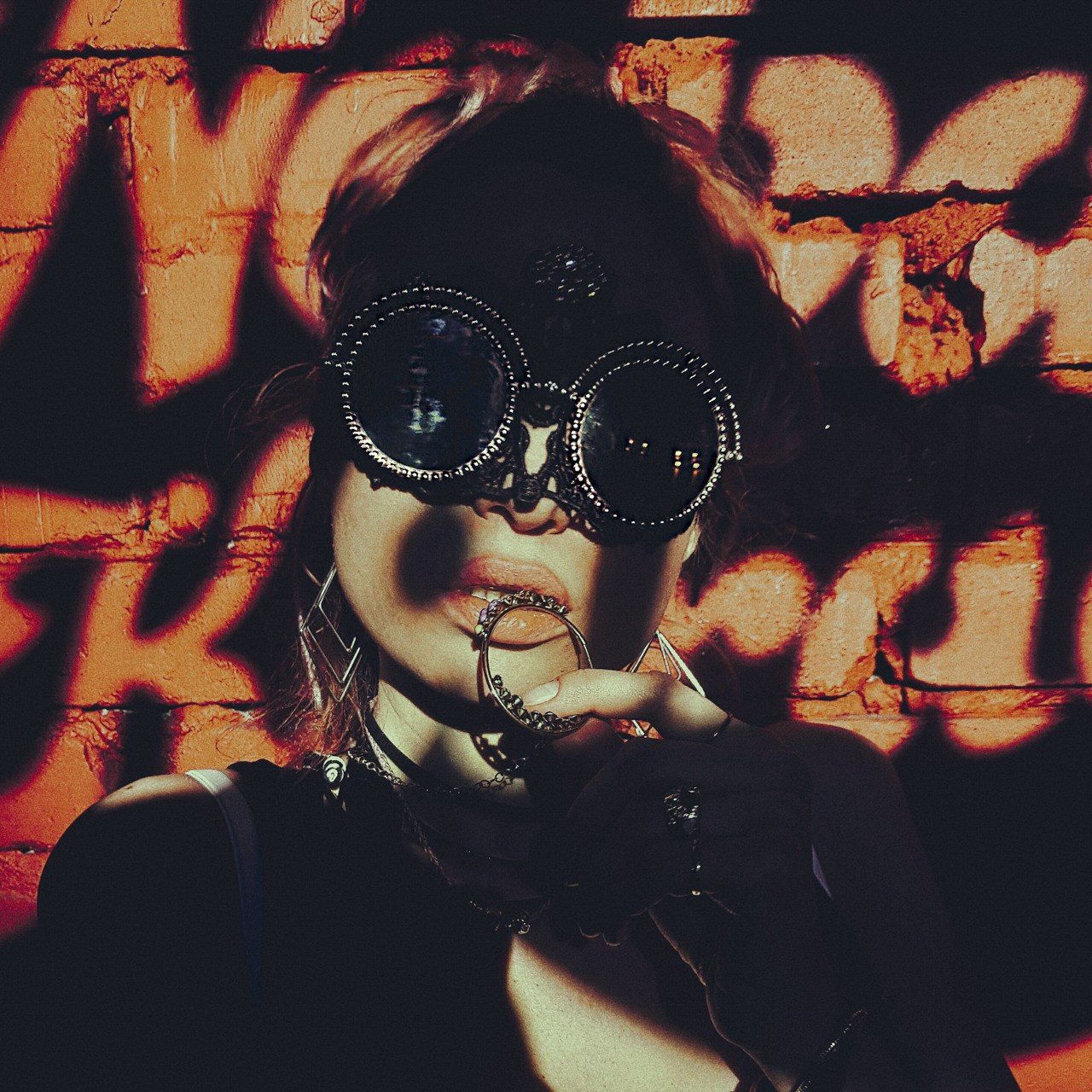 Современная концептуальная фотография о теле, уязвимости и идентичности. Визуальная практика на стиле честности, пост-иронии и искусства.Рекламная фотография, Концептуальная фотография, Современный художник, Психология, Коммерческий фотограф, Репортажный фотограф, Стрит фотография, Арт, Сюрреализм, Мобильная фотография, Снято на айфон, Дима Бурза