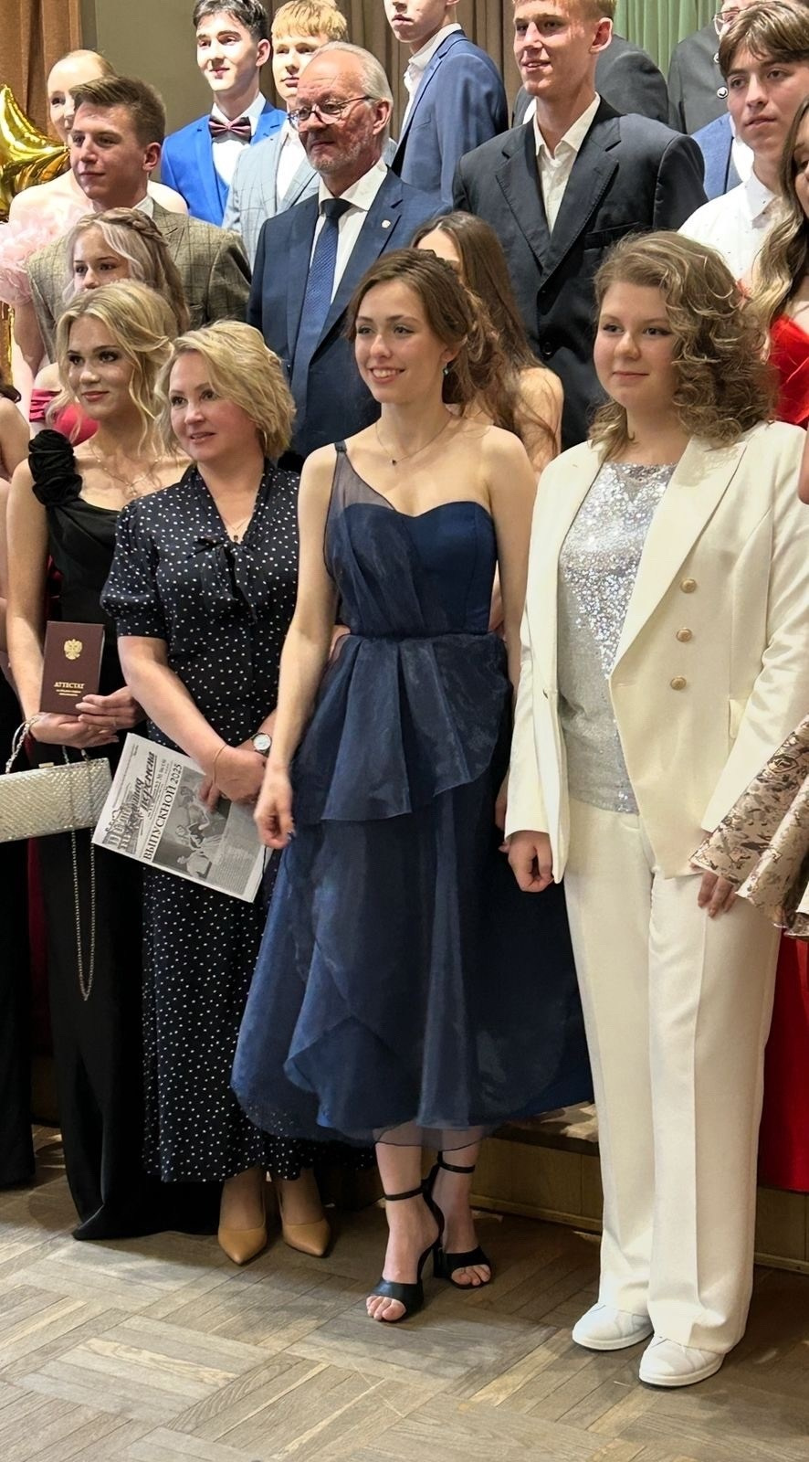 ПРИМЕРЫ ВЫПУСКНЫХ ПЛАТЬЕВ. Модельер Евгений Бременев