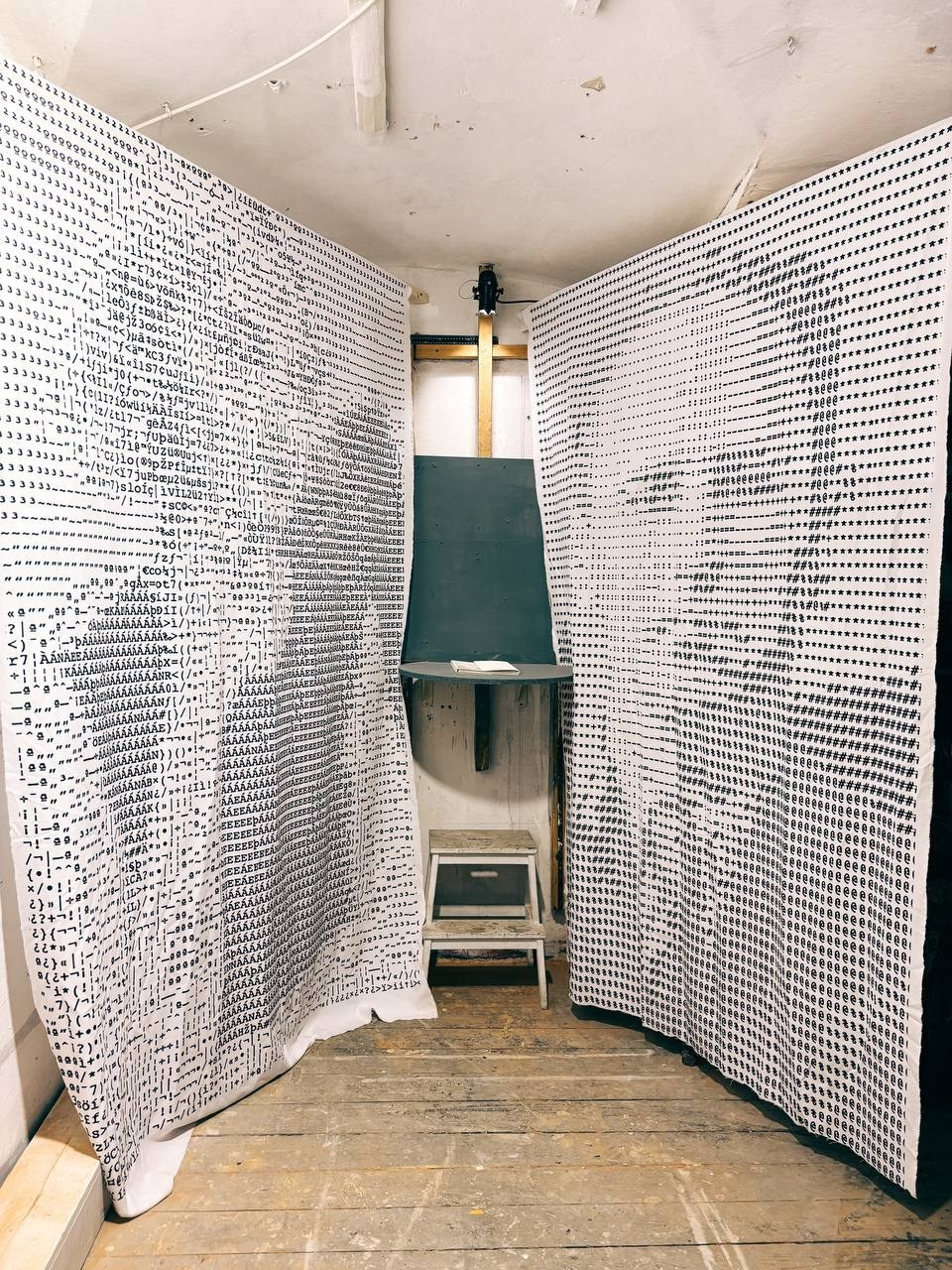 Цифровые тени слов. Нерусский негосударственный музей 2025. Художница Юлия Павлова