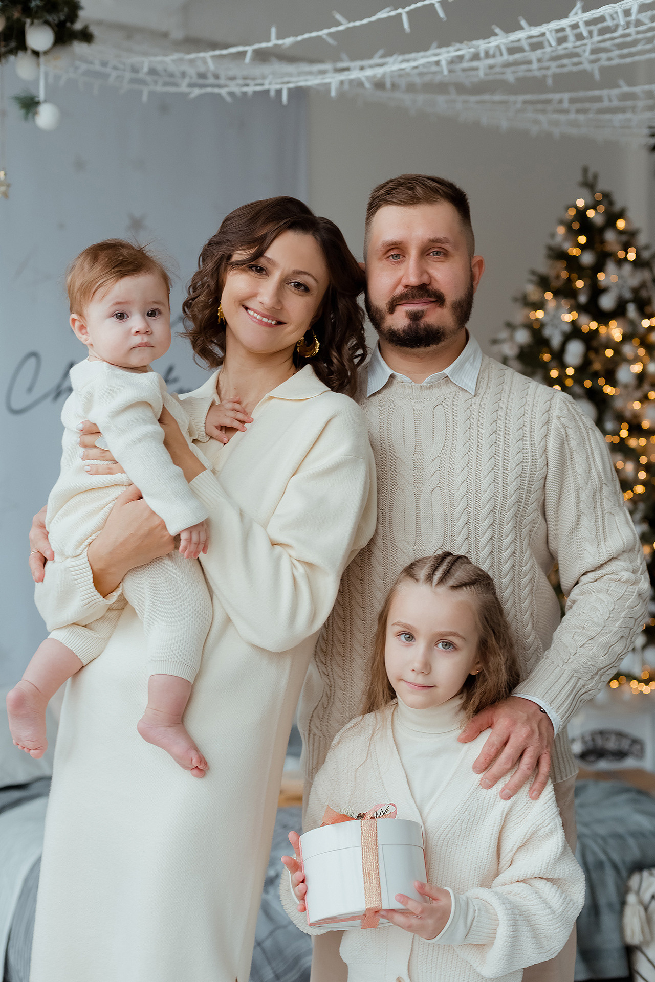 Семейная новогодняя фотосессия со стилистом и визажистом. Фотограф Юлия Кондратьева