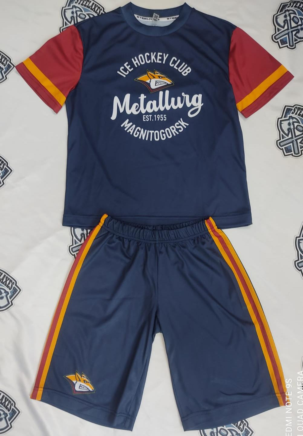 Спорт, одежда, спортивная одежда, бомбер, красная машина, команда, чемпион, фанат,