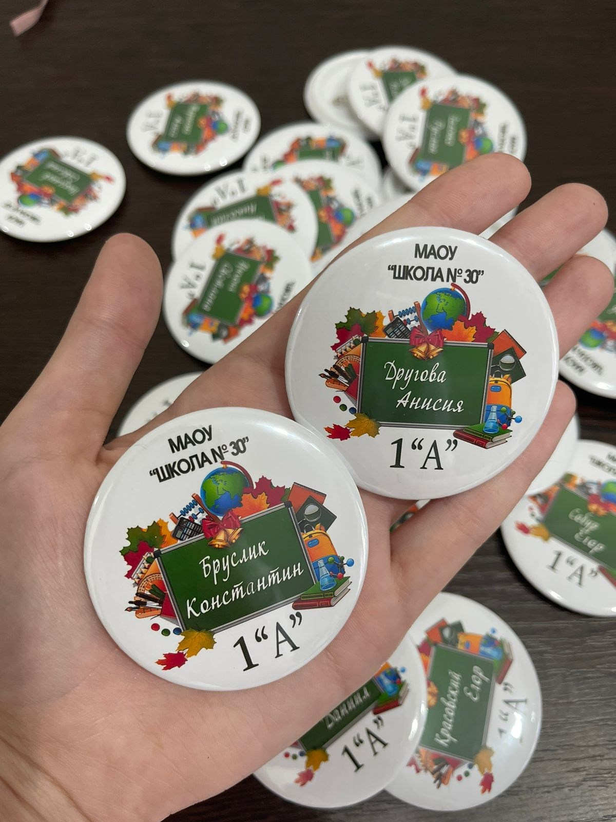 Значки 56 мм и 44 мм. MEMENTO.Выпускные альбомы, школьные, юбилейные и другие книги. Ростов-на-Дону