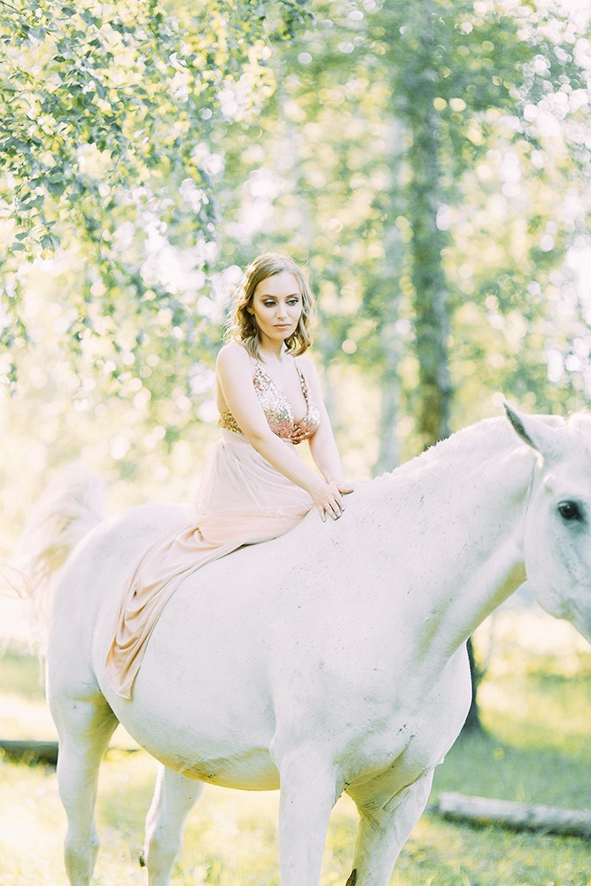 Предсвадебная стилизованная съемка с единорогом