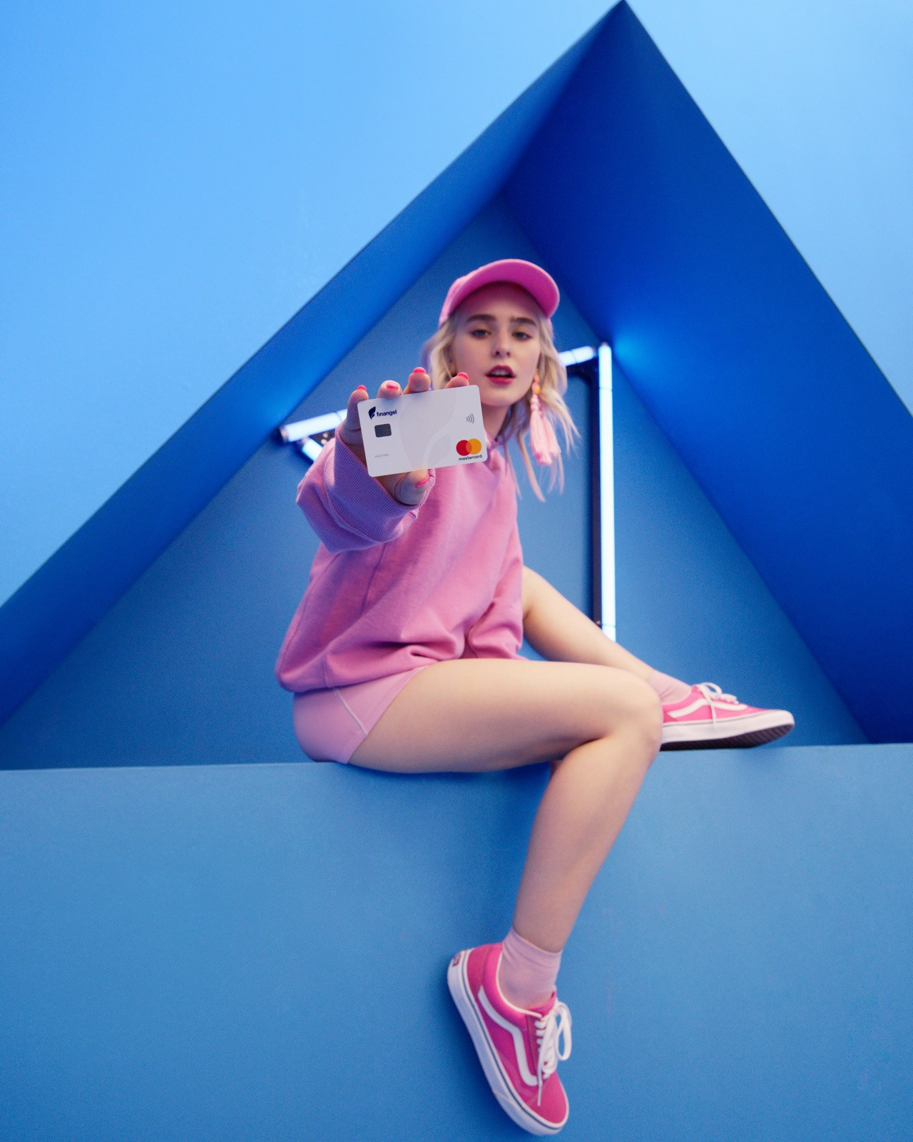 Визуал для приложения Finangel. Антон Вельт, арт-директор, фотограф