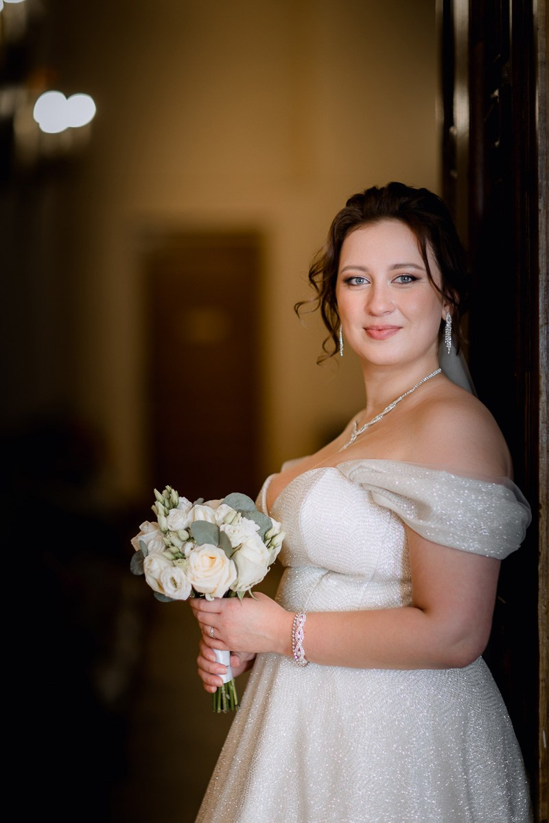 Невеста в интерьере в ЗАГСе на фурштатской СПб.