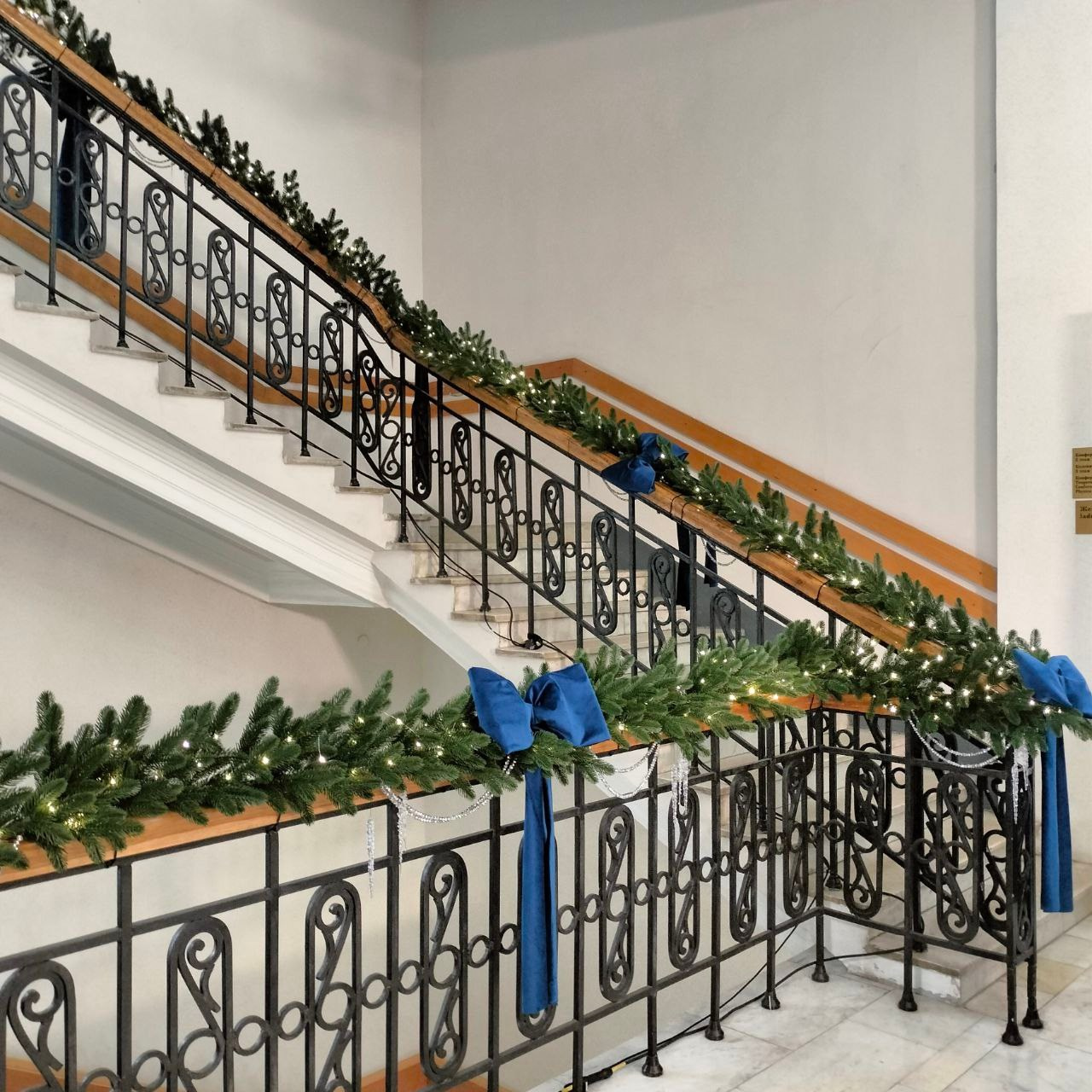 Много, много лестничных пролётов