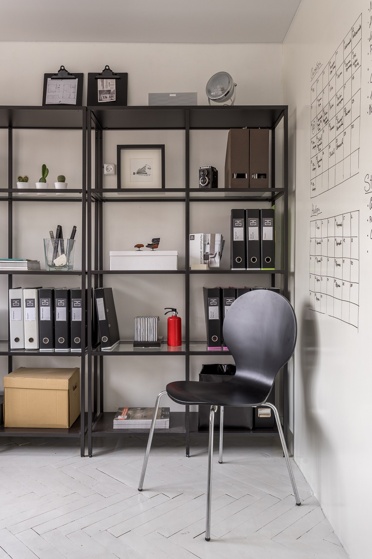 Офис дизайн-бюро Studio 25 в доме Наркомфина (до реконструкции). Фотограф Василий Буланов