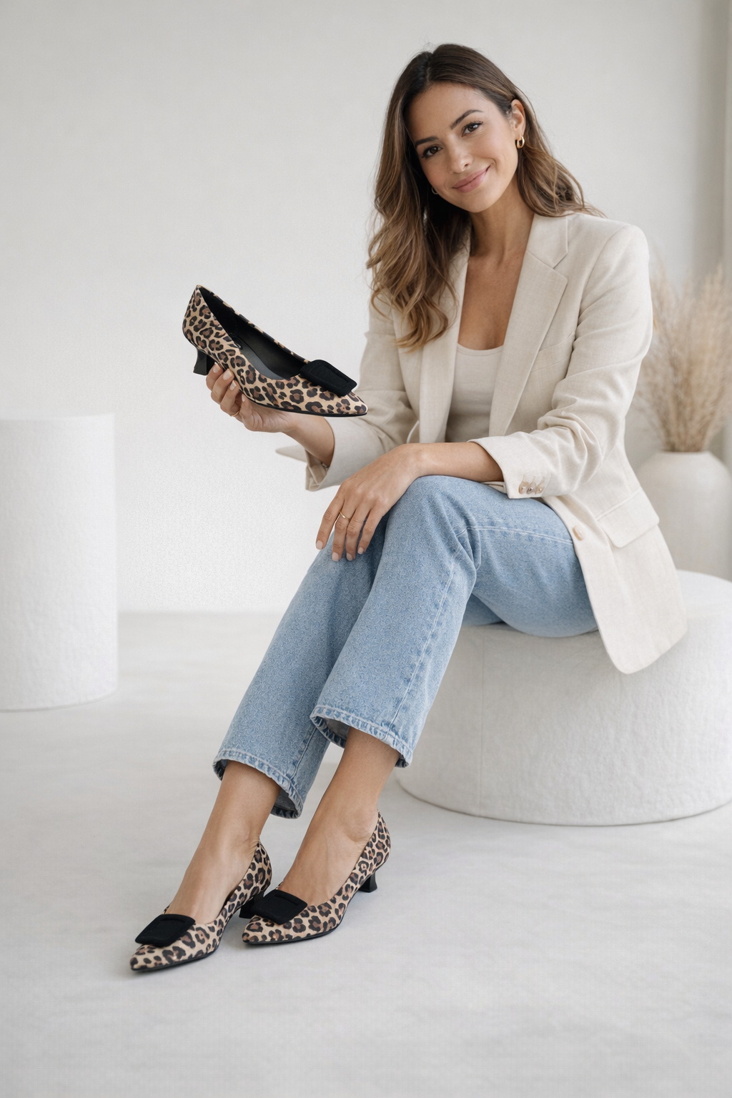 Имиджевая съемка обуви в студии в Москве, предметный фотограф с большим опытом Гурьянова Ольга. Возможен выезд к вам на место.