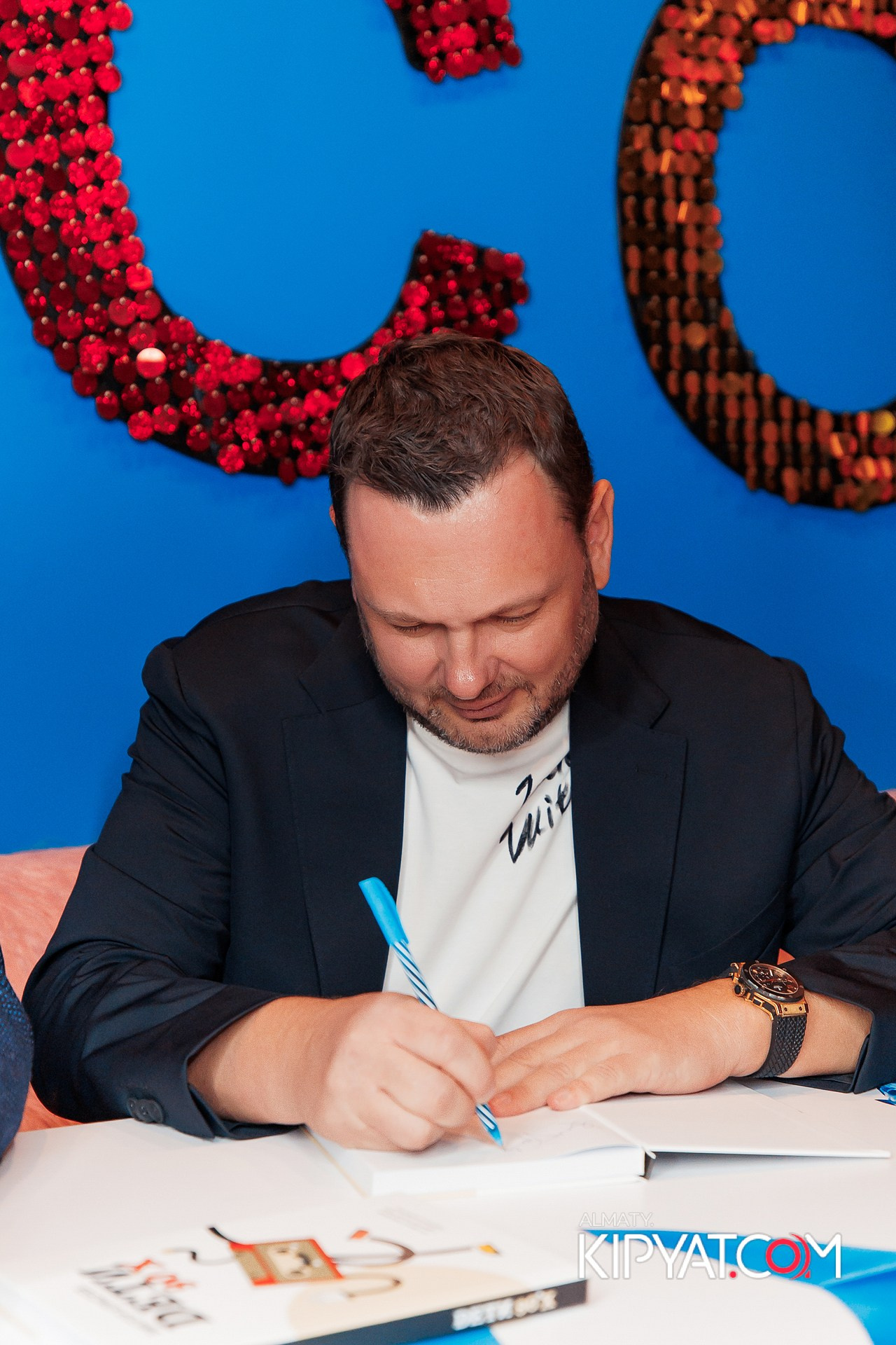 ПРЕЗЕНТАЦИЯ КНИГИ ВИКТОРА ЕЛИСЕЕВА. КИПЯТКОМ АЛМАТЫ!