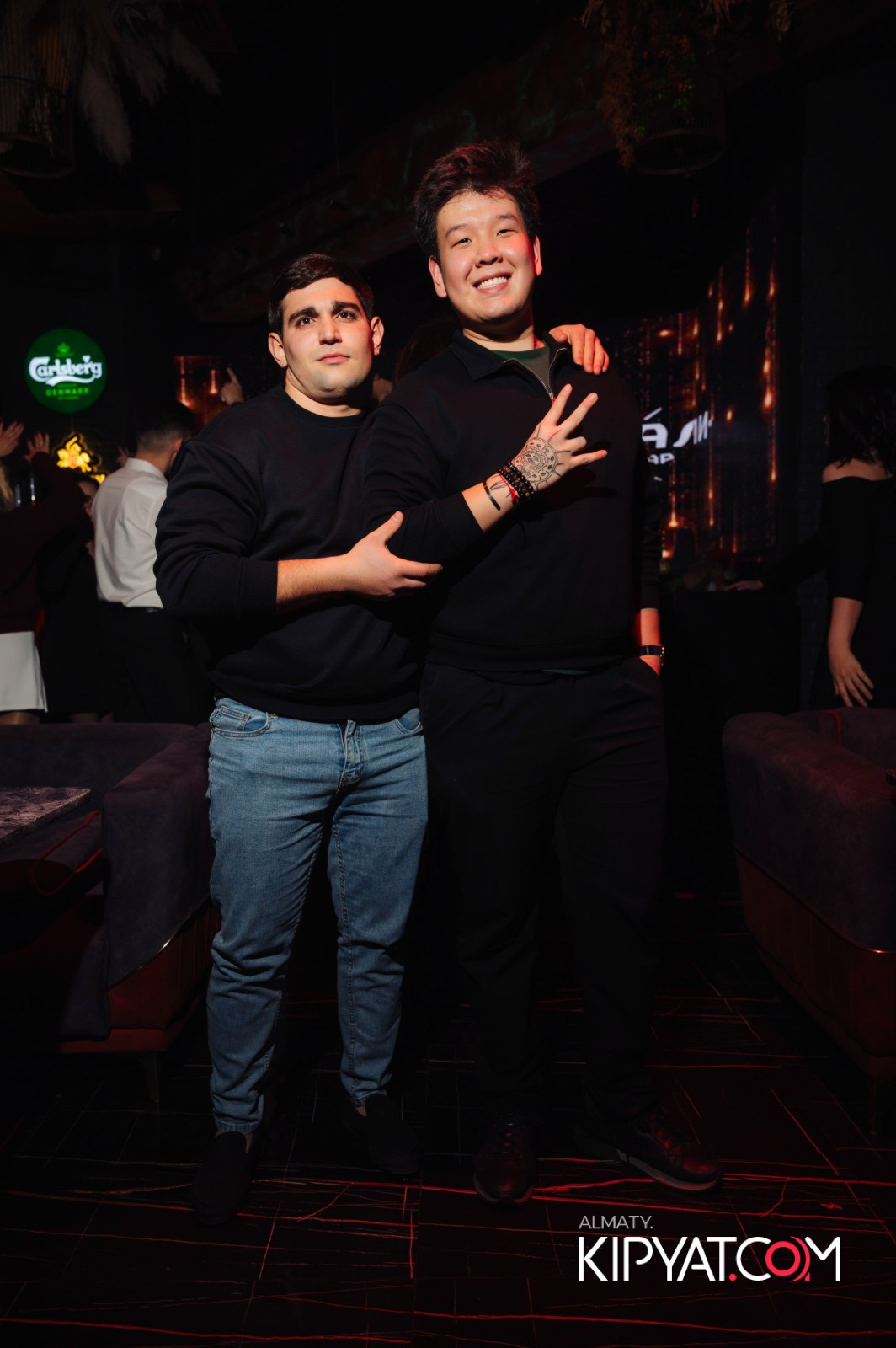 ПАНАЕХАЛИ БАР НА ТОЛЕ БИ. КИПЯТКОМ АЛМАТЫ!