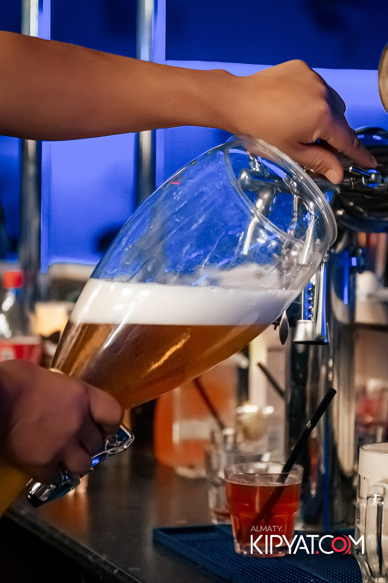 DOS 1 BAR. КИПЯТКОМ АЛМАТЫ!