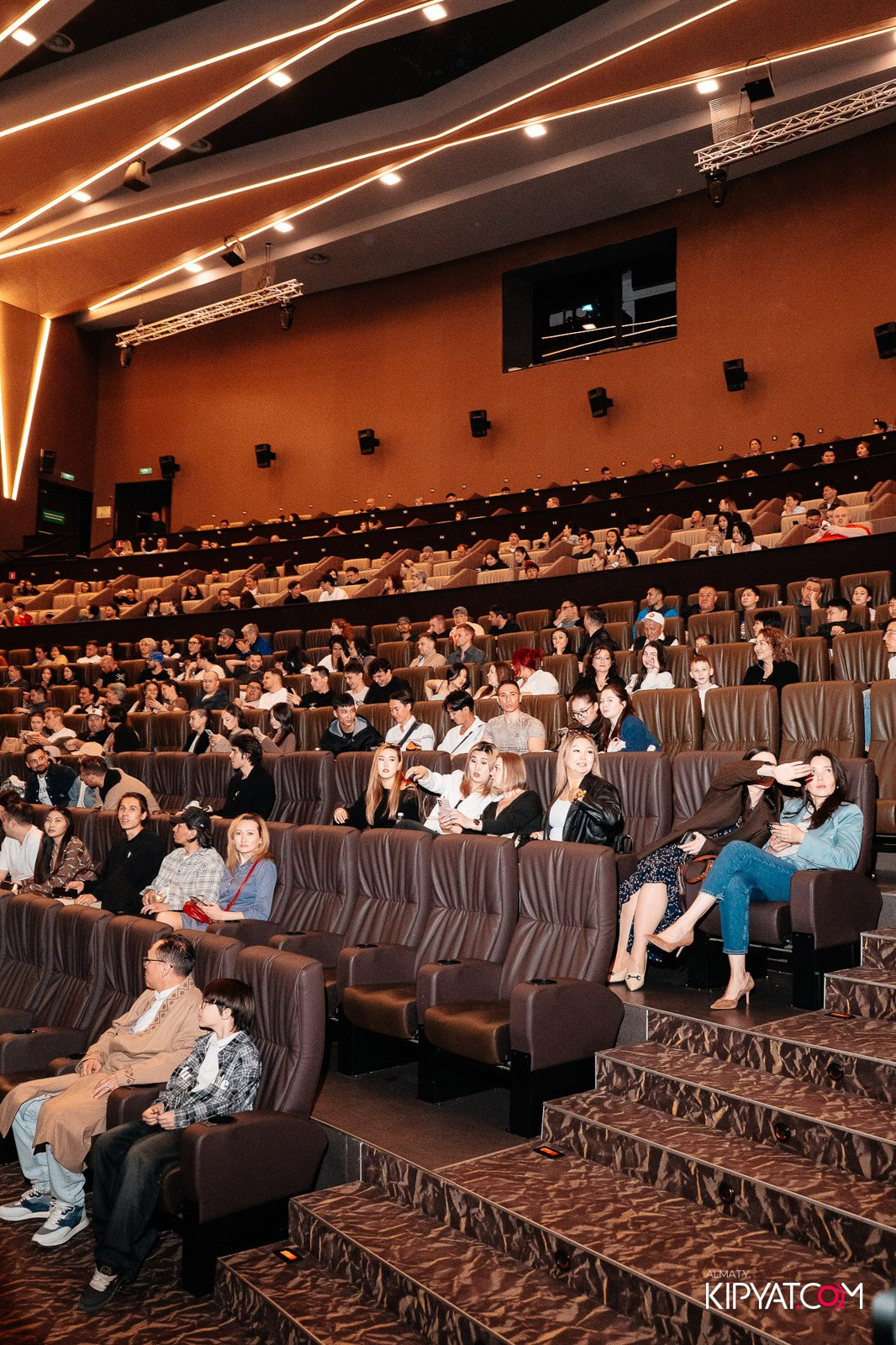 ЗАКРЫТЫЙ ПОКАЗ ФИЛЬМА «ВСЕ НА МОСЛЫ. БИТВА ПОКОЛЕНИЙ». КИПЯТКОМ АЛМАТЫ!