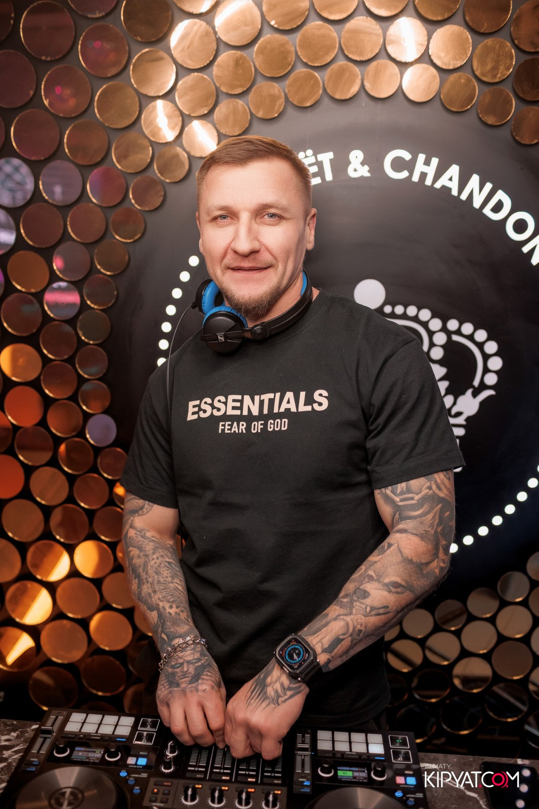 LAUREATE GRAND CAFÉ. КИПЯТКОМ АЛМАТЫ!