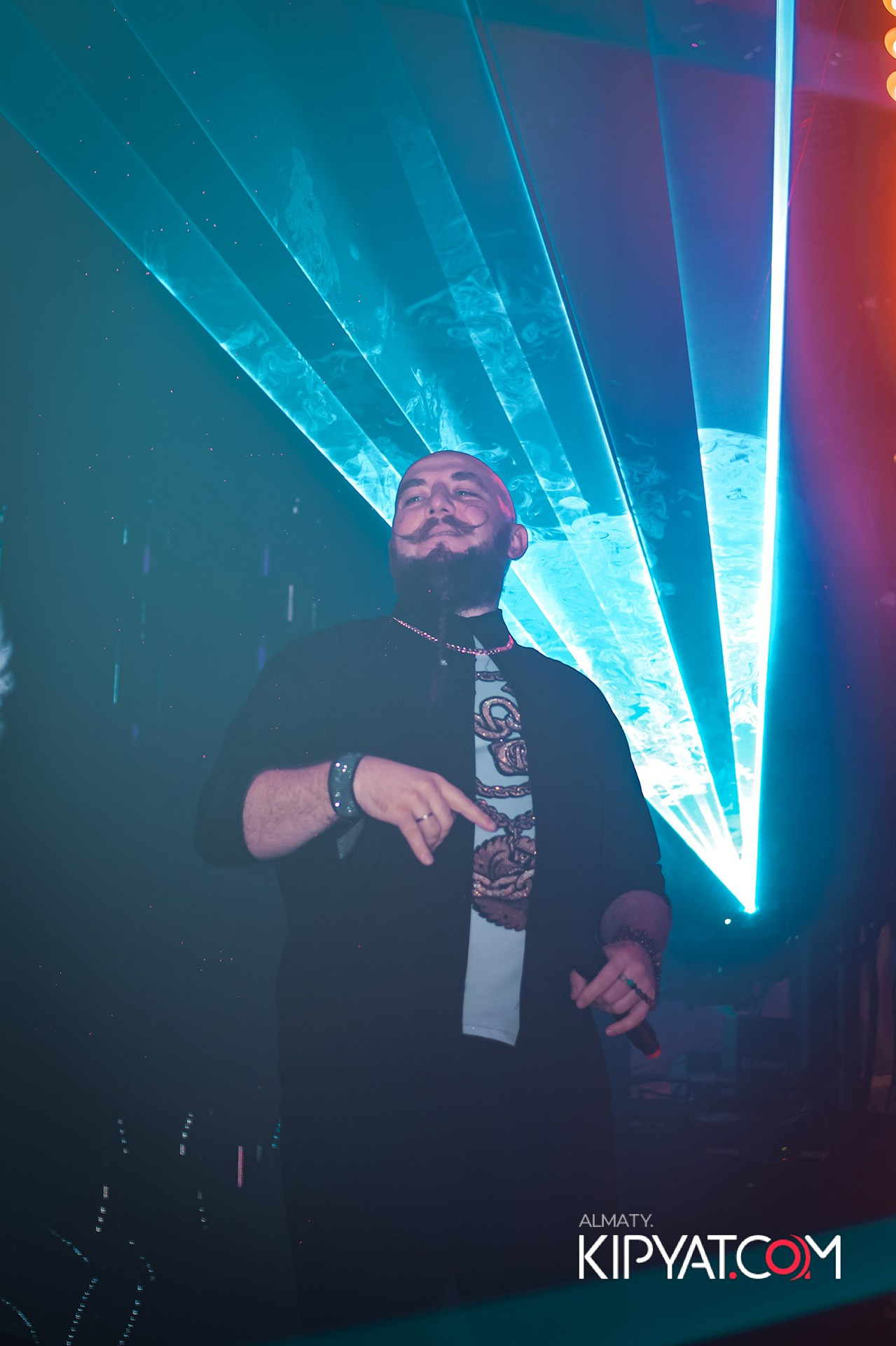 SANTA BARBARA ВЫСТУПЛЕНИЕ ГРУППЫ БРАТЬЯ ГРИММ. КИПЯТКОМ АЛМАТЫ!