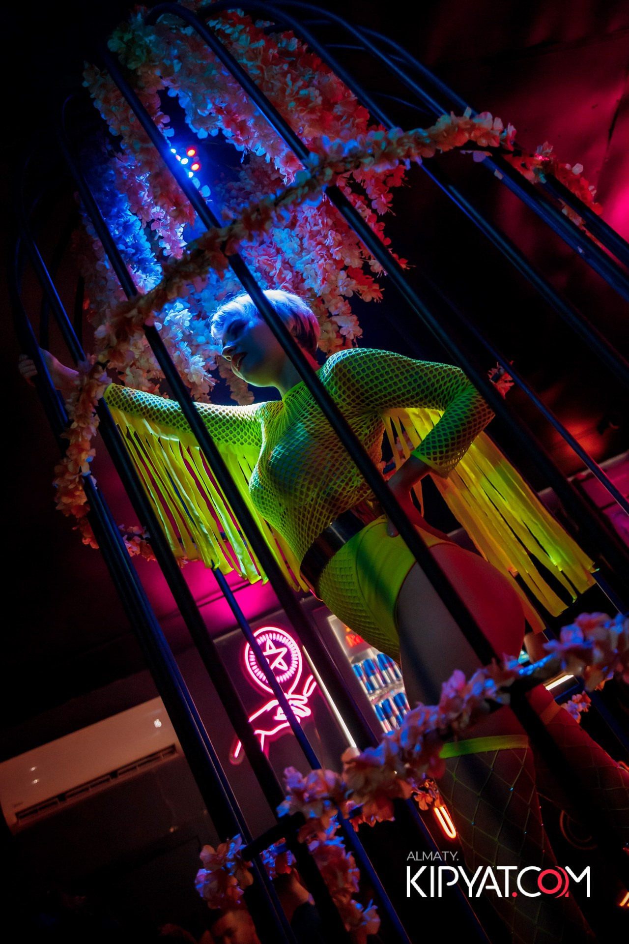 UYAT EMES BAR. КИПЯТКОМ АЛМАТЫ!