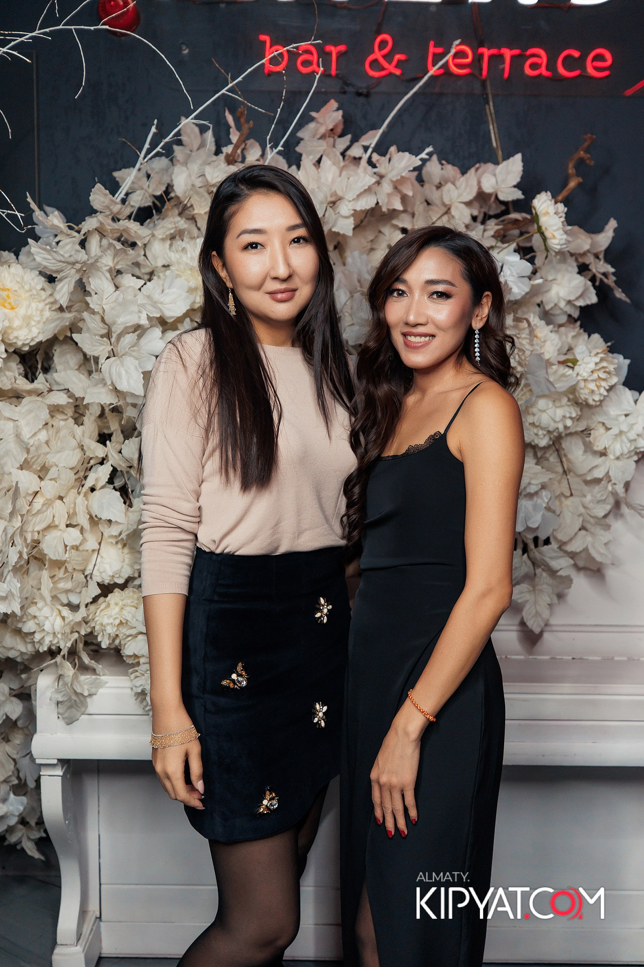 FRIENDS BAR & TERRACE. КИПЯТКОМ АЛМАТЫ!