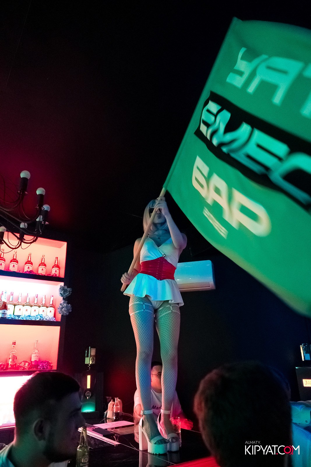 UYAT EMES BAR. КИПЯТКОМ АЛМАТЫ!