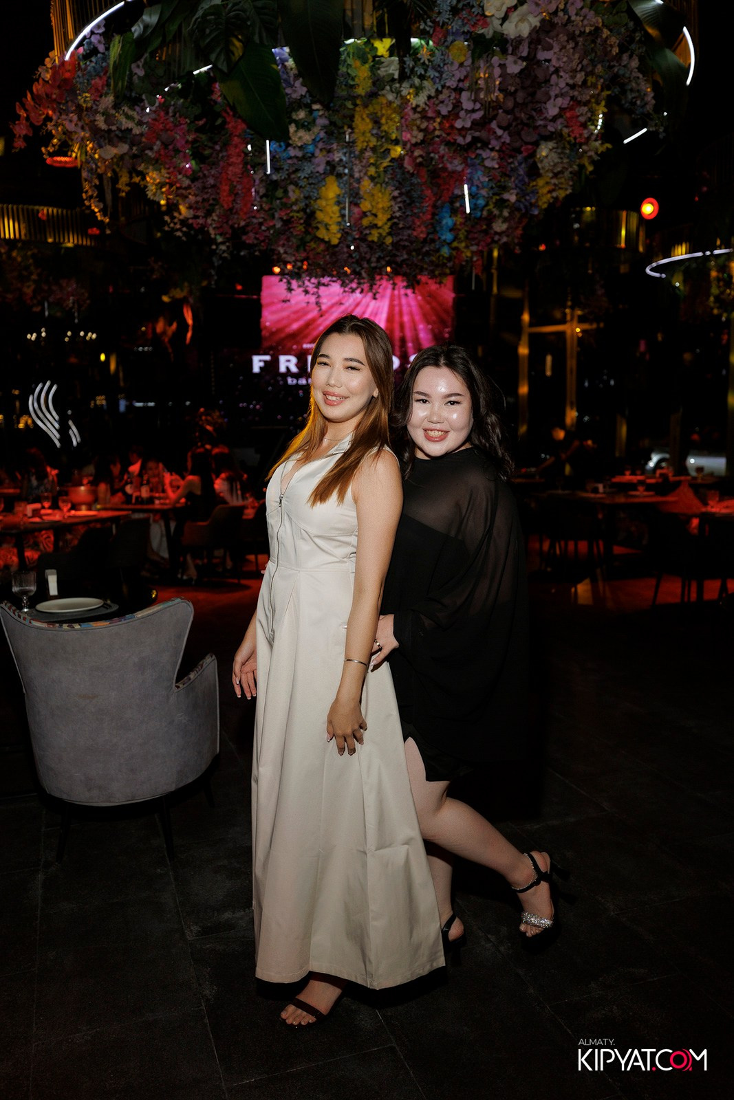 FRIENDS BAR & TERRACE. КИПЯТКОМ АЛМАТЫ! Фотосъемка мероприятий в Алматы