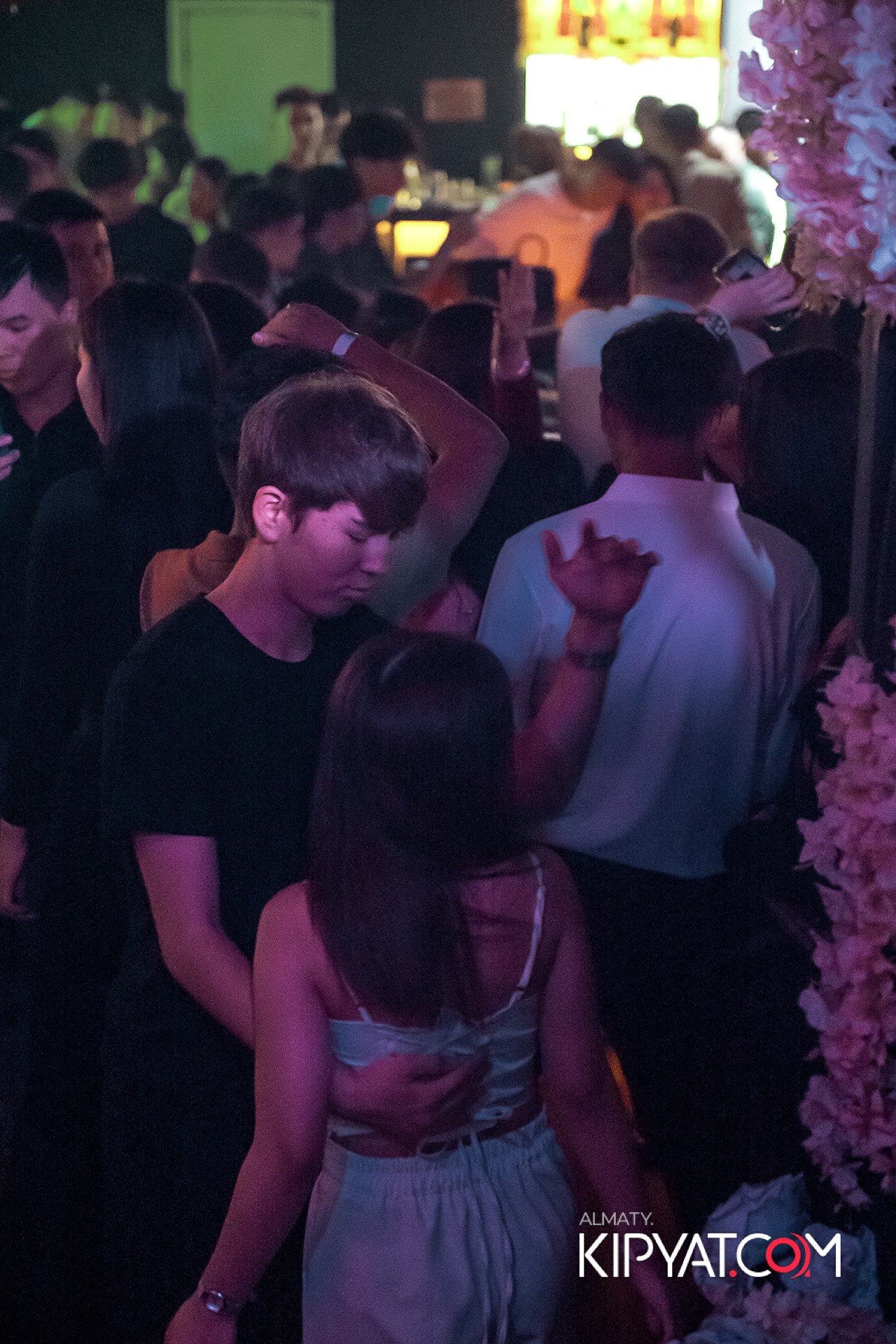 UYAT EMES BAR. КИПЯТКОМ АЛМАТЫ!