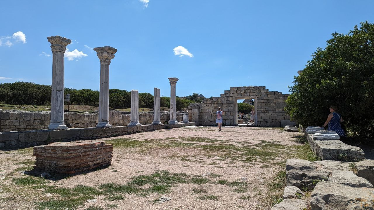 Самые красивые локации города Севастополь. Где пофотографироваться в Севастополе? Локации для фото. 1 место. Первое место. Место. Бывшее мес. Профессиональная фотосъемка в Крыму. Натуральные эмоции и живые кадры. Забронируйте дату прямо сейчас!