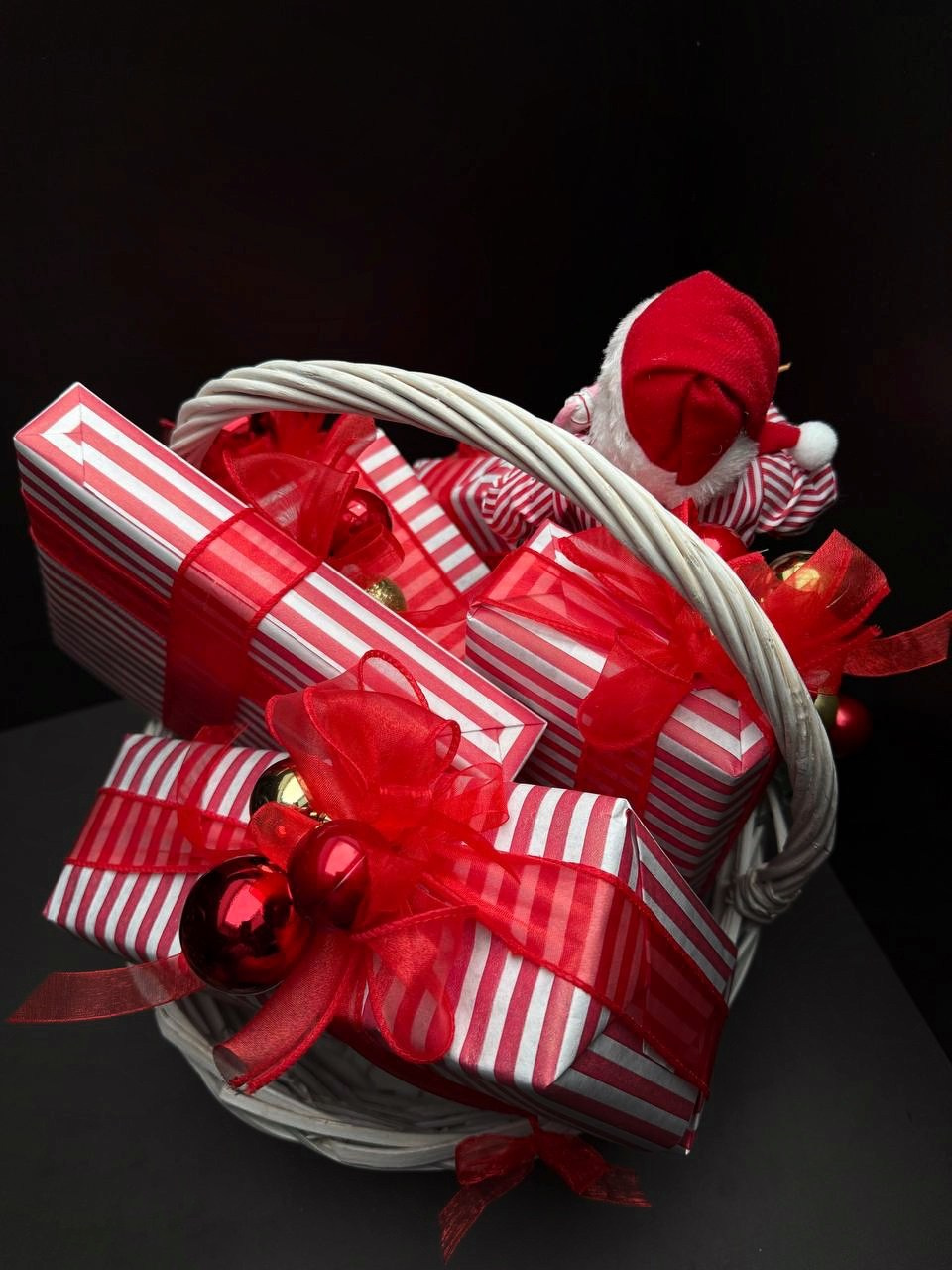 Новогодняя корзина. Студия подарочных наборов «Владия»