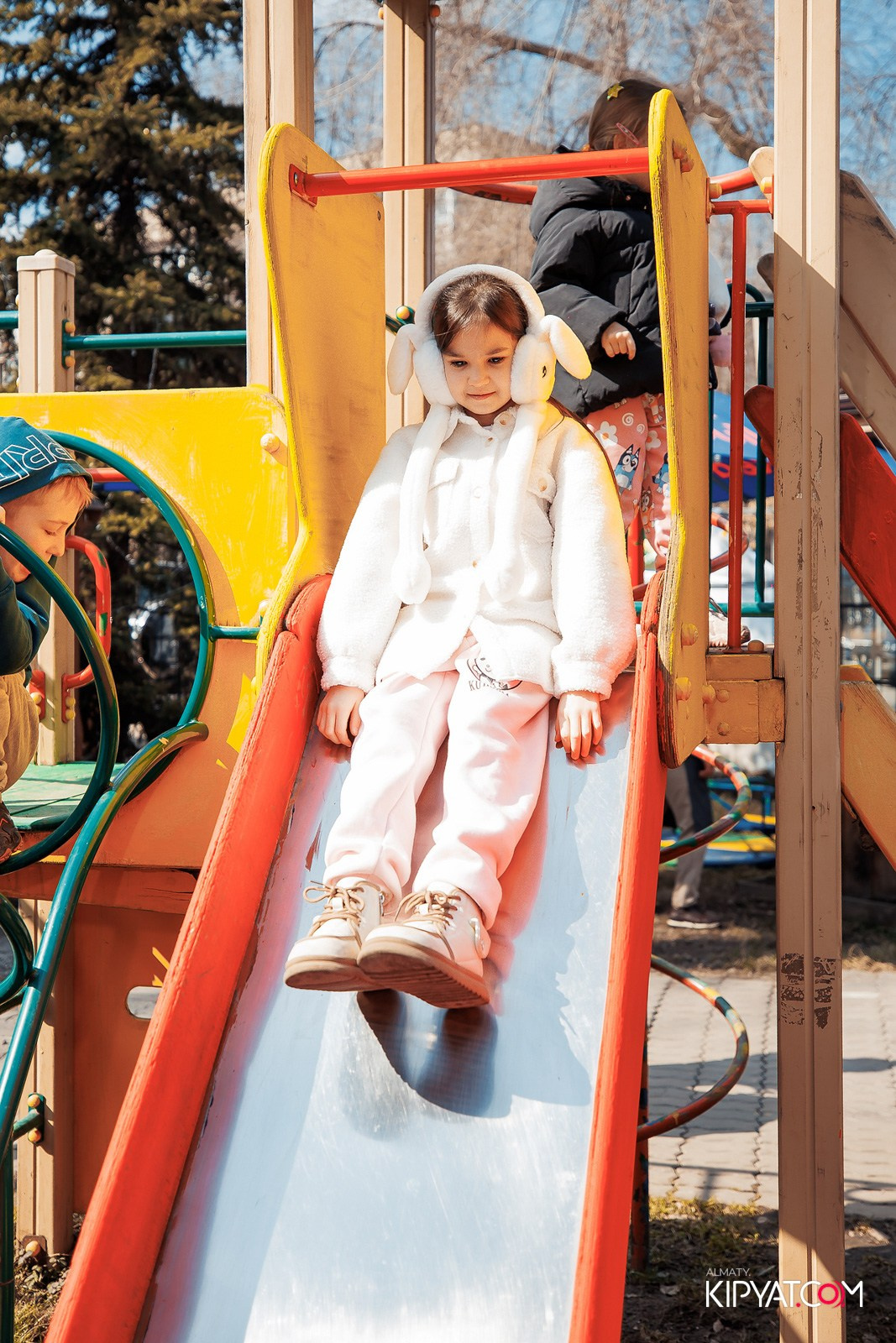 ДНЕВНОЙ РЕЙВ. КИПЯТКОМ АЛМАТЫ!