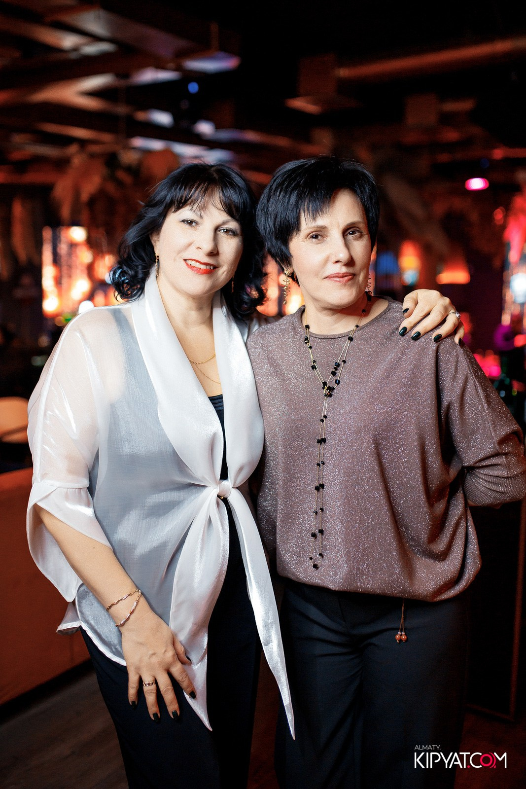 БАР ПАНАЕХАЛИ НА ТОЛЕ БИ. КИПЯТКОМ АЛМАТЫ!