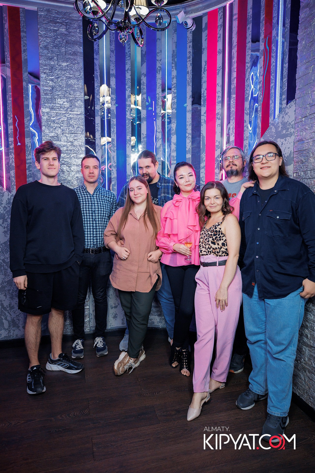 Ухо и Медведь на Гагарина. КИПЯТКОМ АЛМАТЫ!