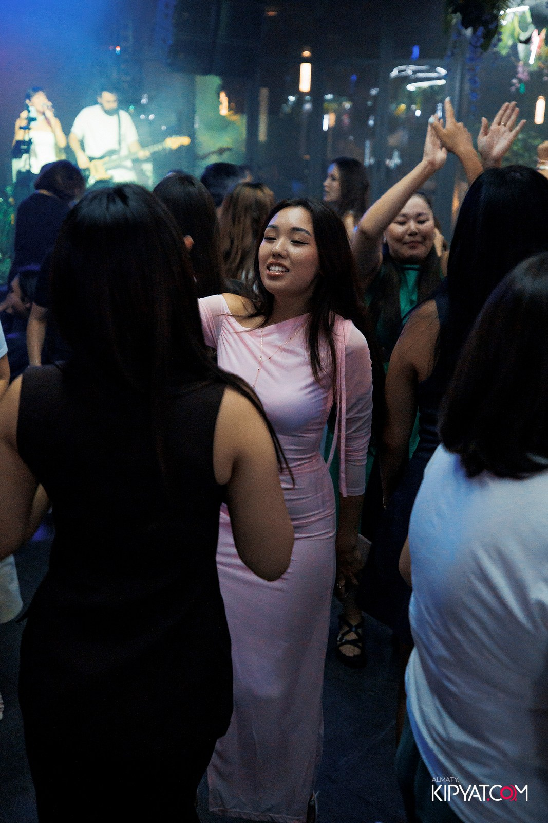 FRIENDS BAR & TERRACE. КИПЯТКОМ АЛМАТЫ!