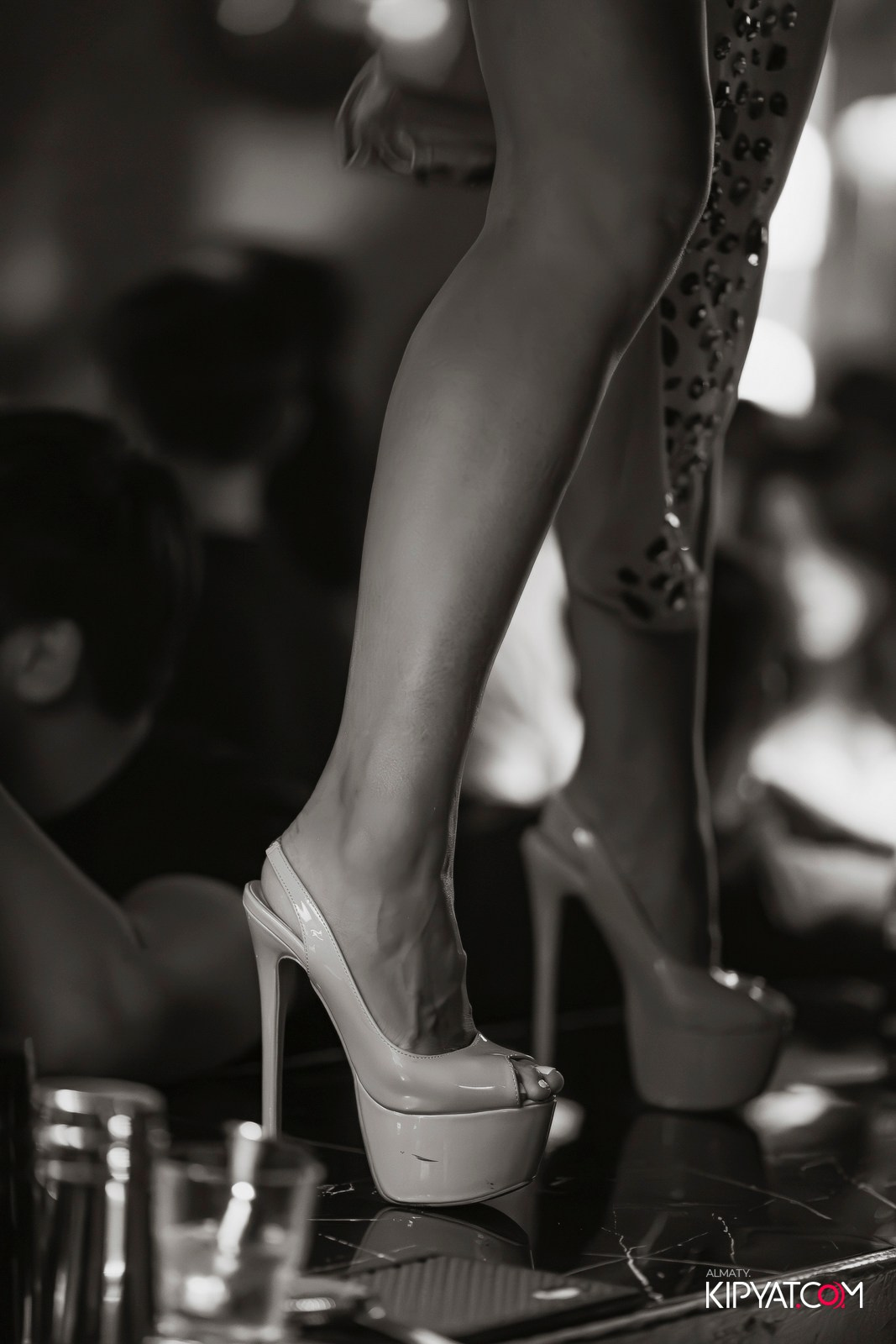 UYAT EMES BAR. КИПЯТКОМ АЛМАТЫ!