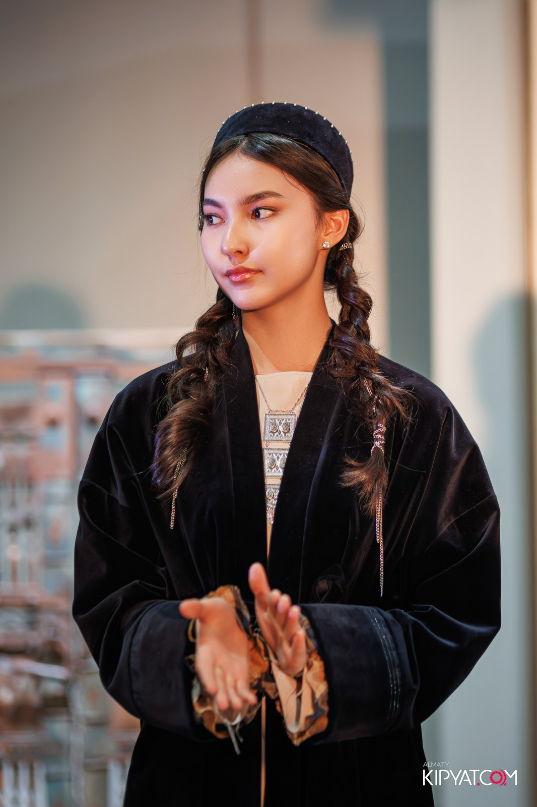 FASHION ПОКАЗ, КАЗАХСКОЙ НАЦИОНАЛЬНОЙ ОДЕЖДЫ. КИПЯТКОМ АЛМАТЫ!