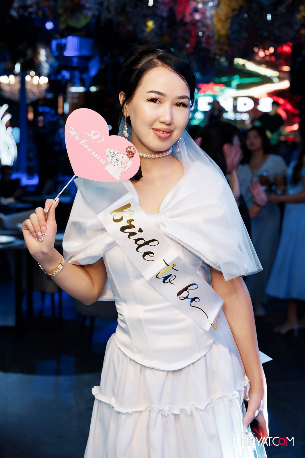 FRIENDS BAR & TERRACE. КИПЯТКОМ АЛМАТЫ!