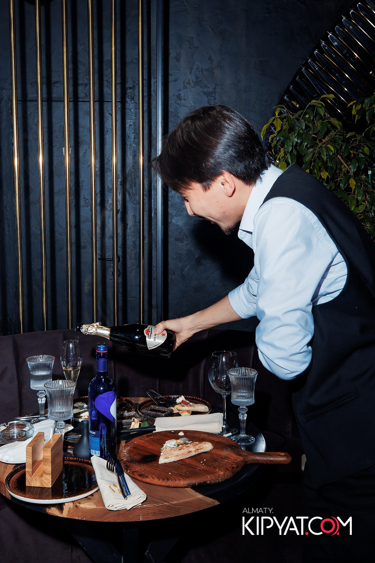 MOOD BAR & TERRACE. КИПЯТКОМ АЛМАТЫ!