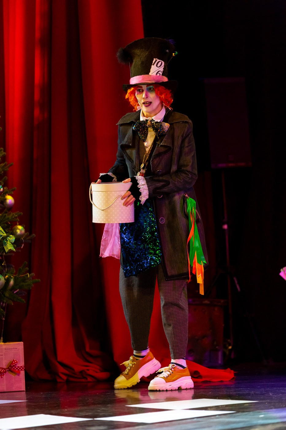 Спектакль в Доме культуры. Андрей Кровлин — фотограф в Славянке