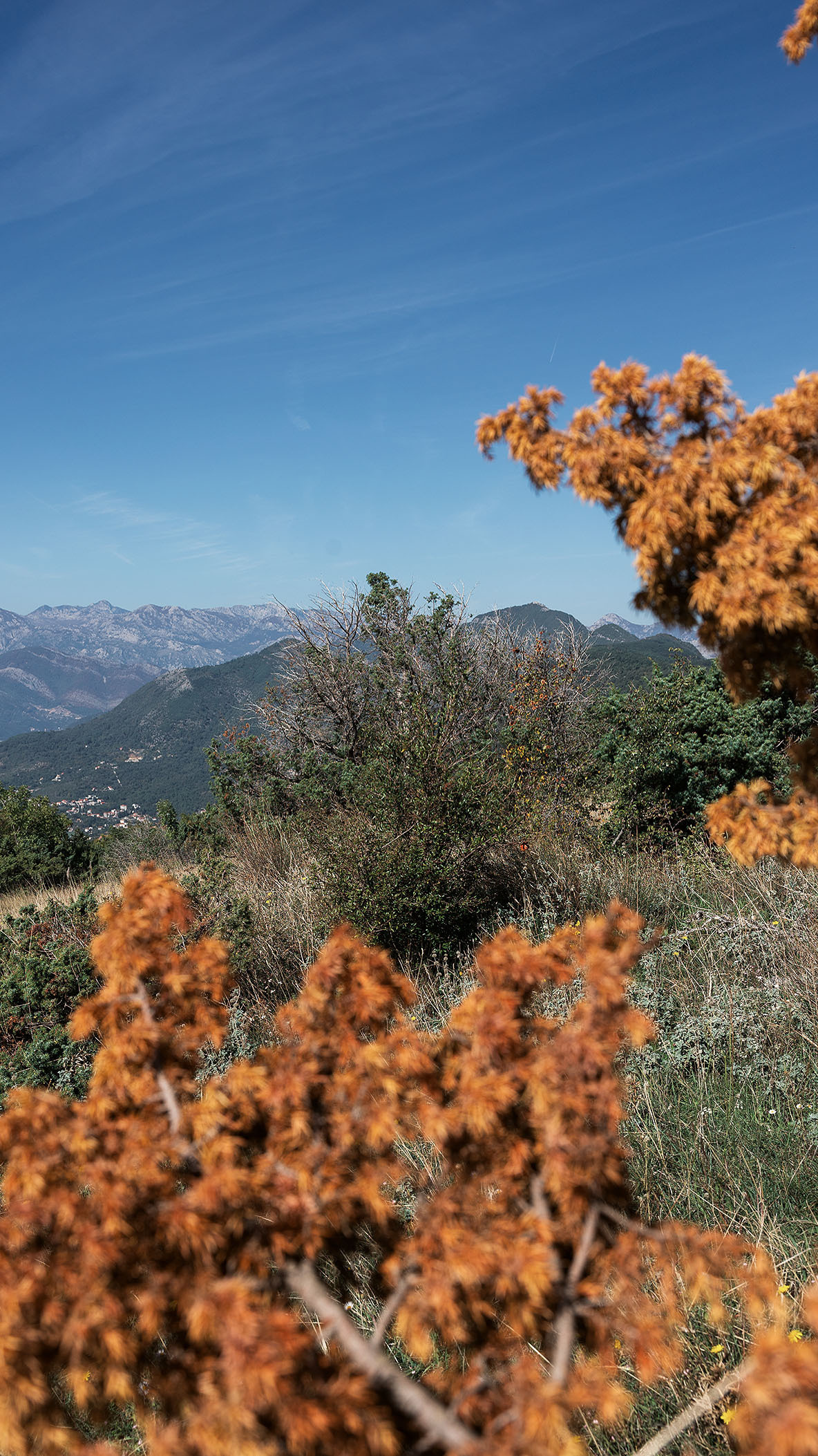 Монастырь Острог и дорога к нему. Портретный фотограф, контент фотограф, продающие фото в Москве и МО