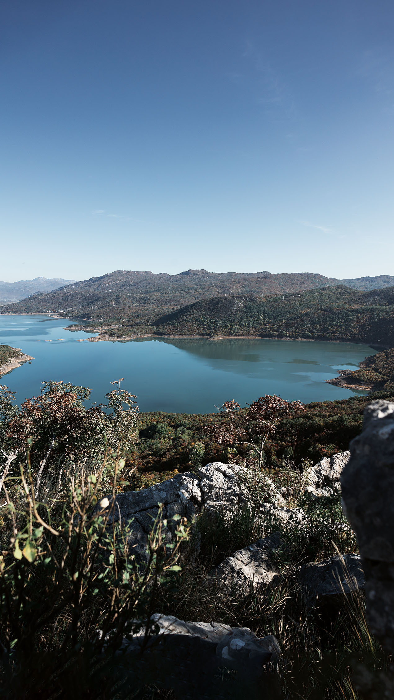 Монастырь Острог и дорога к нему. Портретный фотограф, контент фотограф, продающие фото в Москве и МО