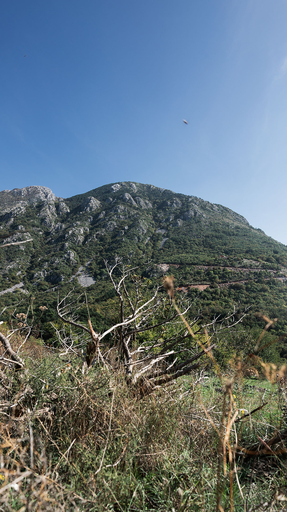 Монастырь Острог и дорога к нему. Портретный фотограф, контент фотограф, продающие фото в Москве и МО