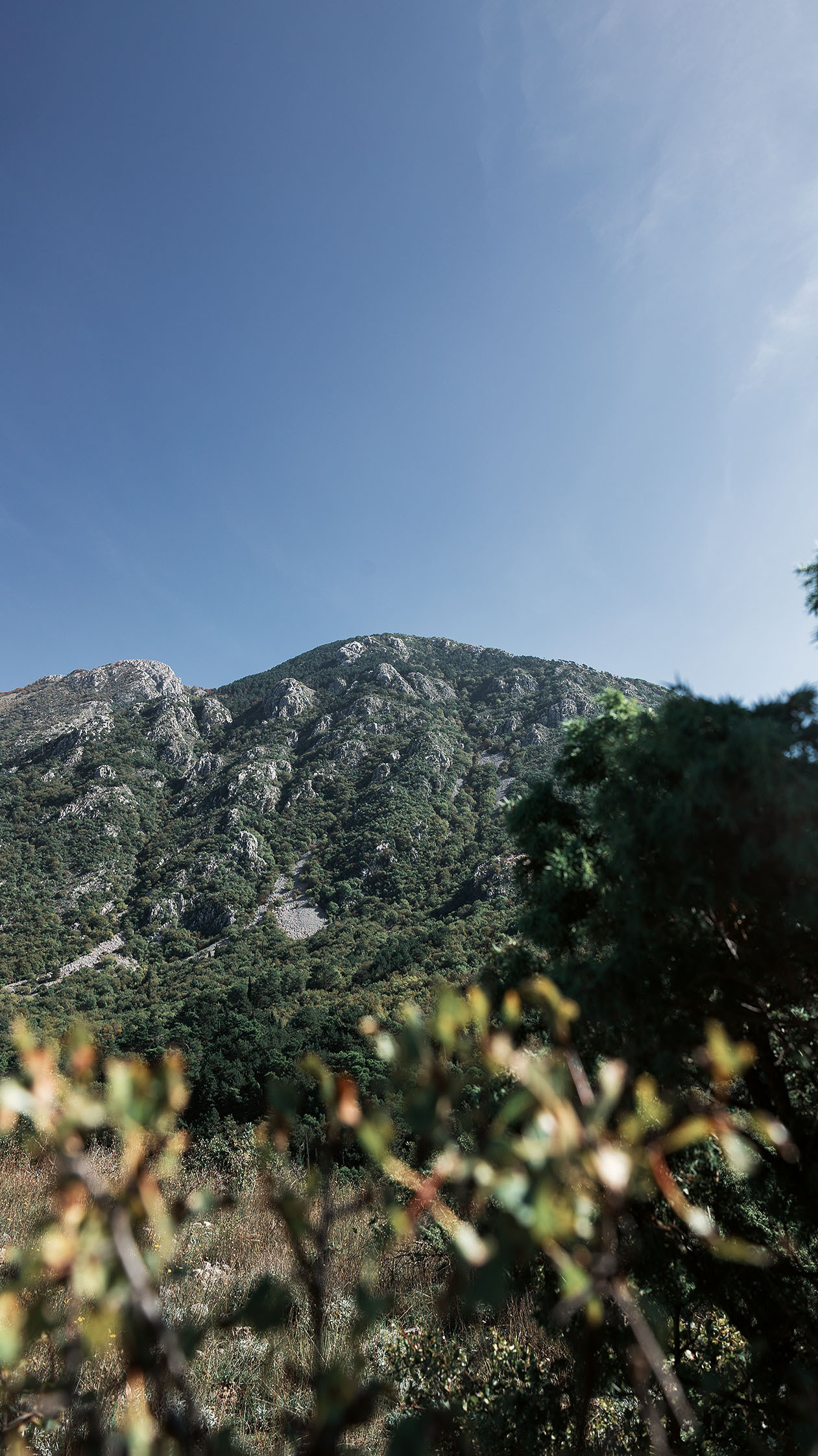 Монастырь Острог и дорога к нему. Портретный фотограф, контент фотограф, продающие фото в Москве и МО