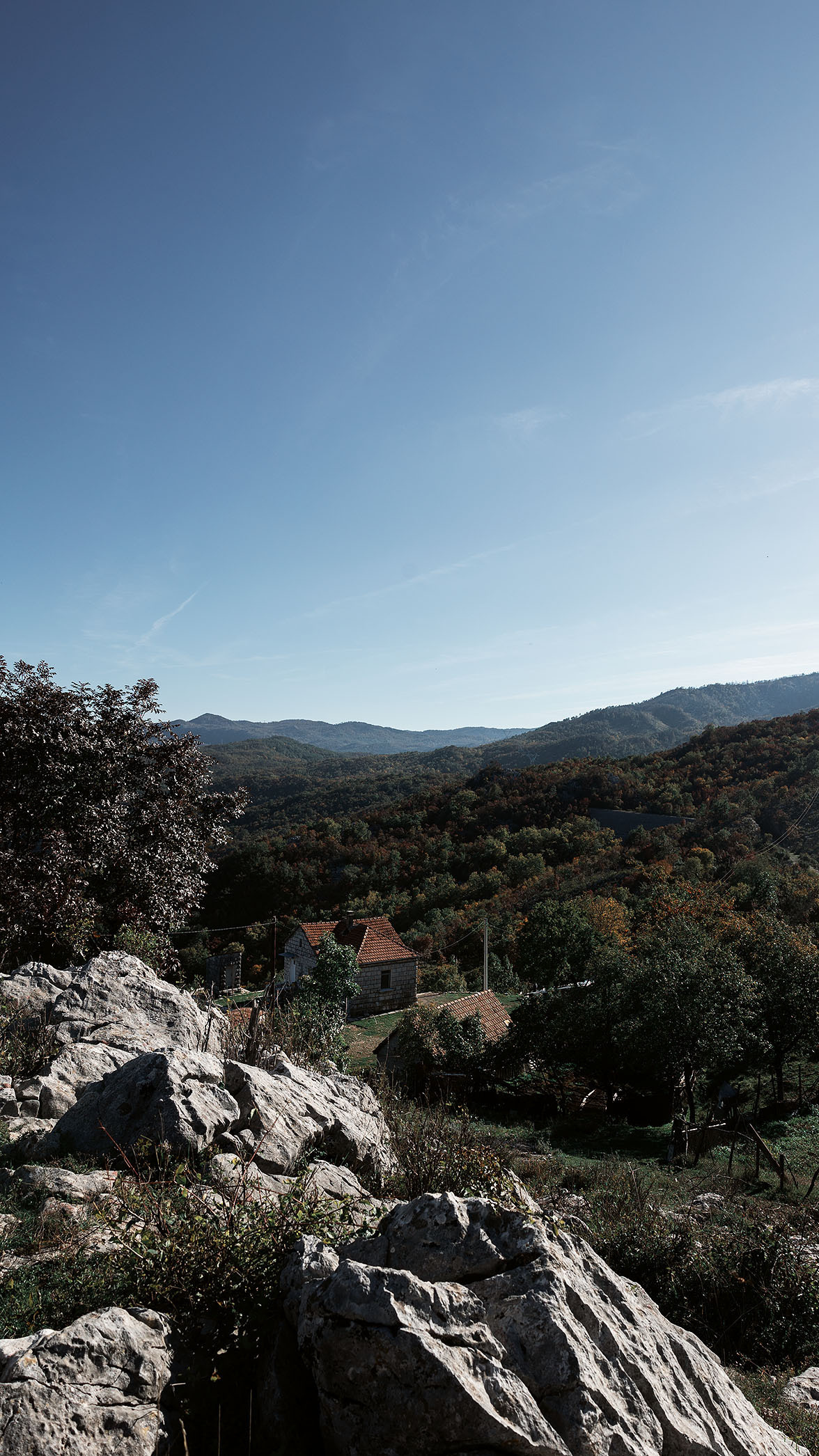 Монастырь Острог и дорога к нему. Портретный фотограф, контент фотограф, продающие фото в Москве и МО