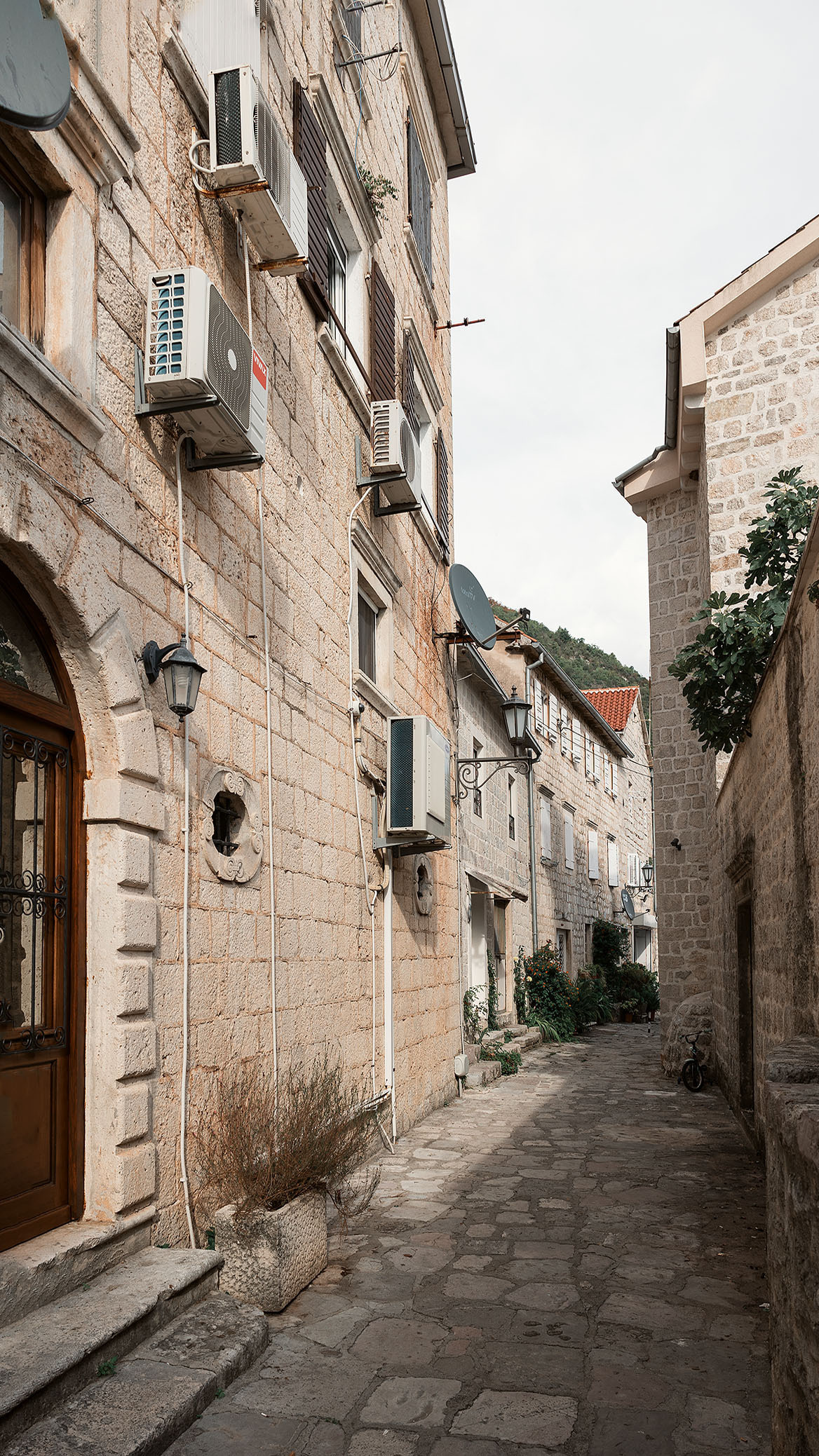 Рисан и Пераст. Портретный фотограф, контент фотограф, продающие фото в Москве и МО