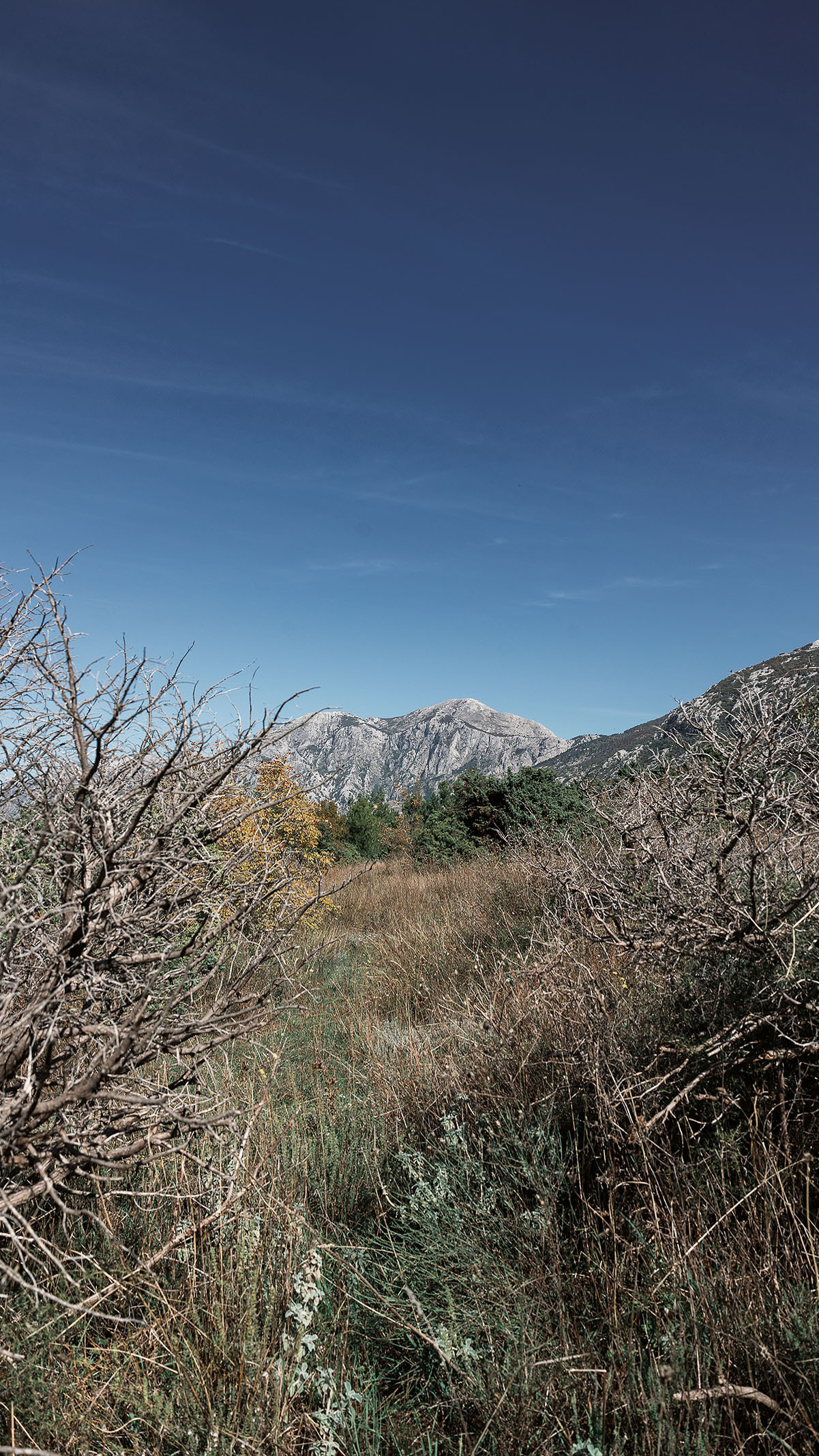 Монастырь Острог и дорога к нему. Портретный фотограф, контент фотограф, продающие фото в Москве и МО